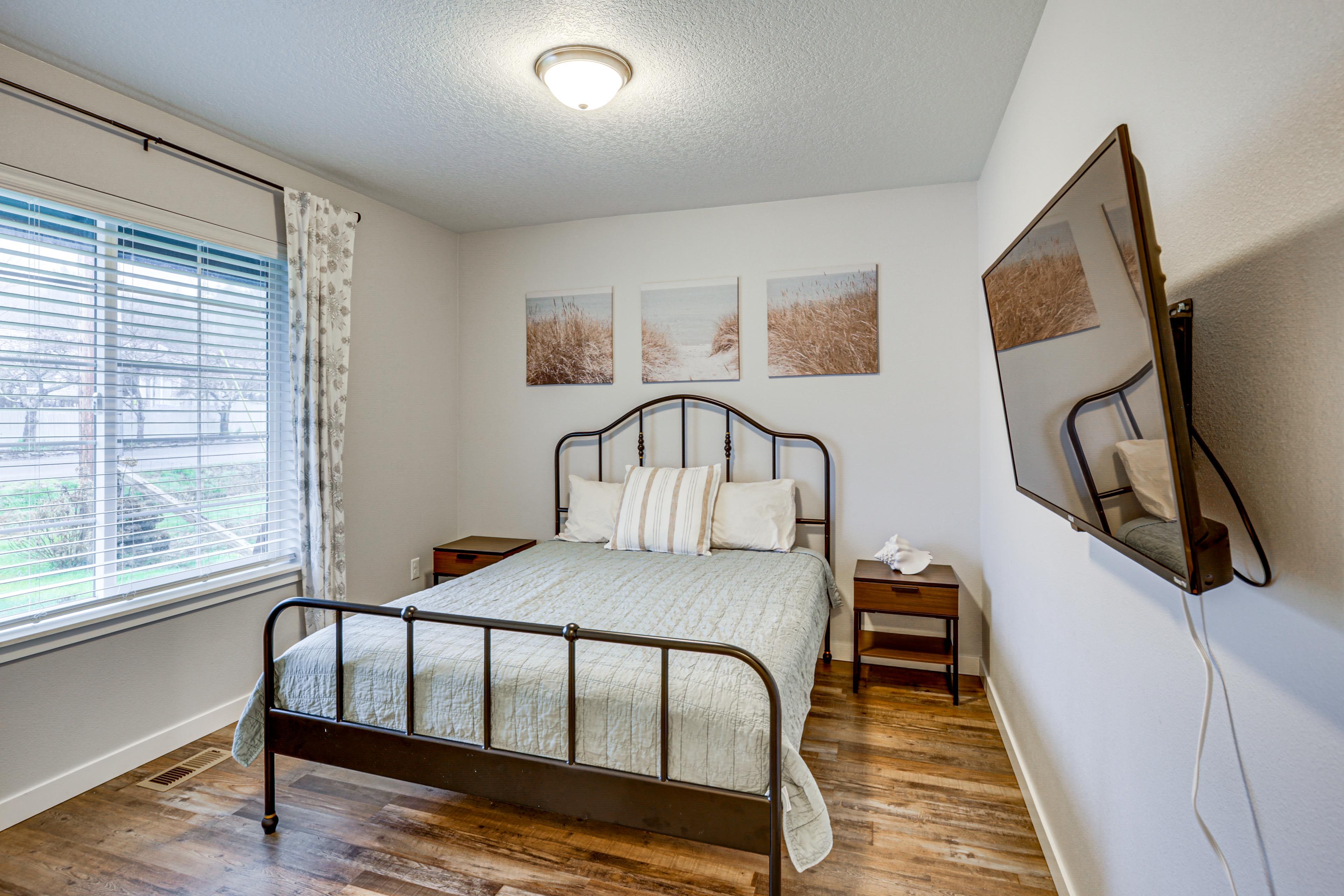 Bedroom 2 | Queen Bed