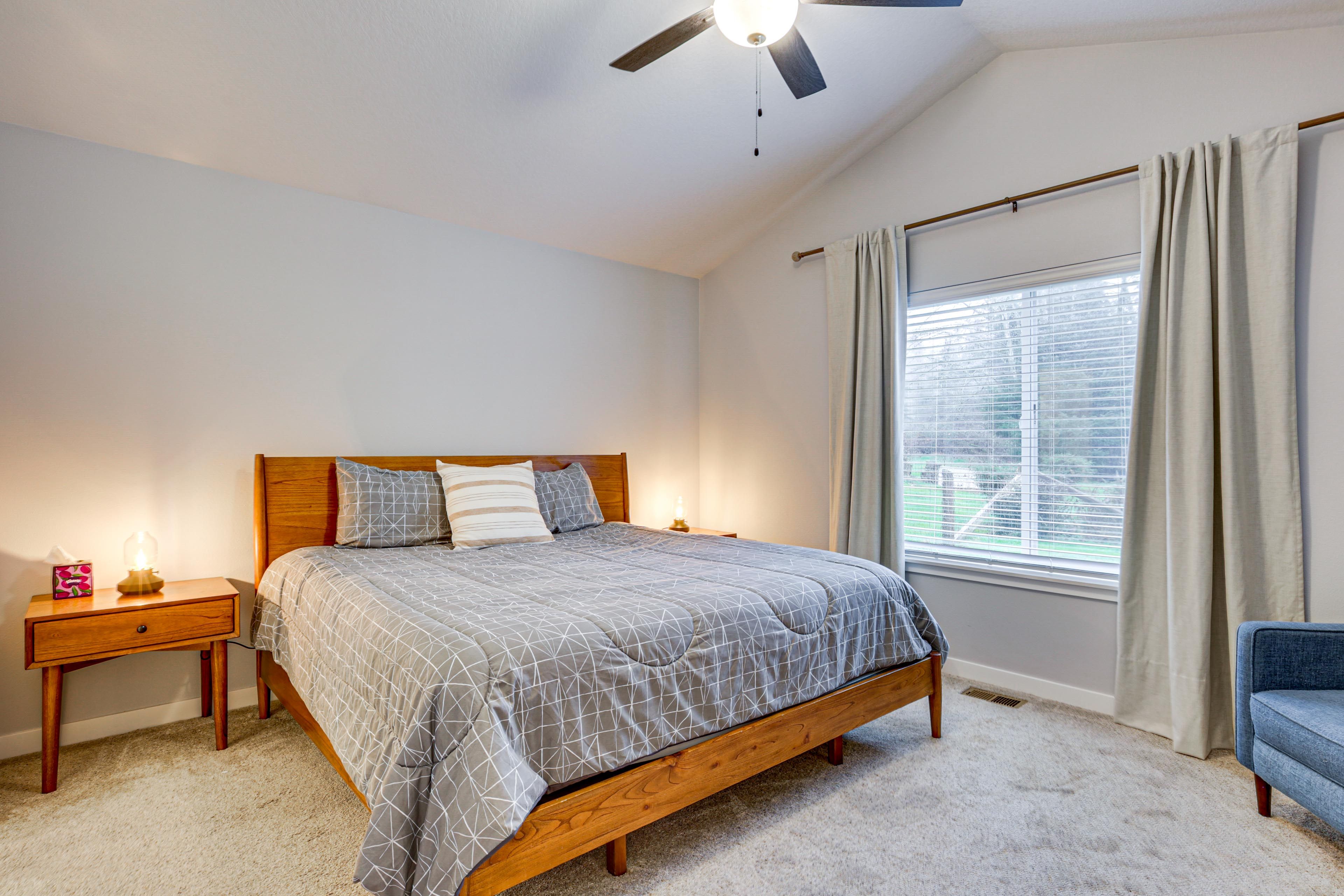 Bedroom 1 | King Bed