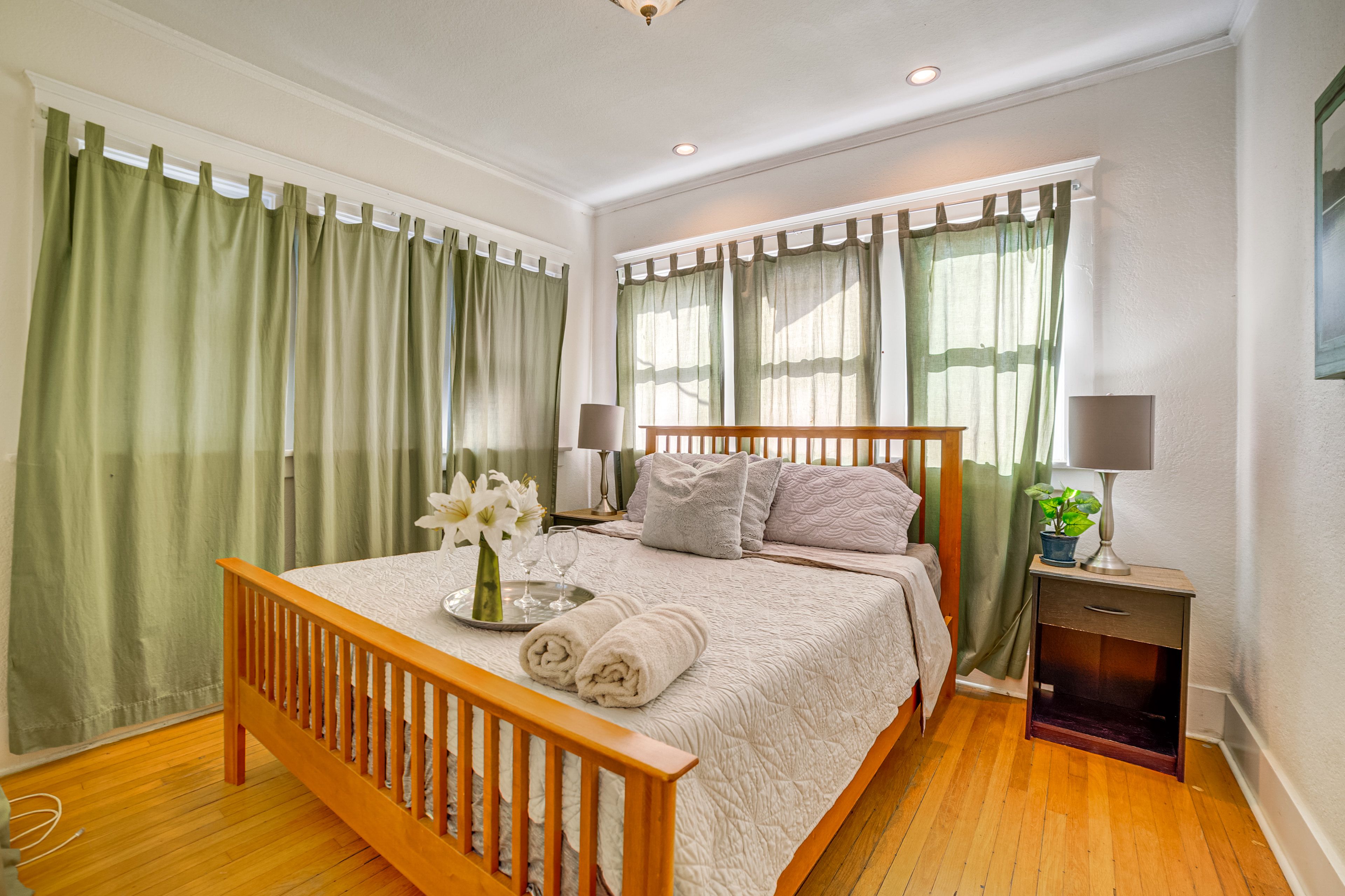 Bedroom 3 | Queen Bed