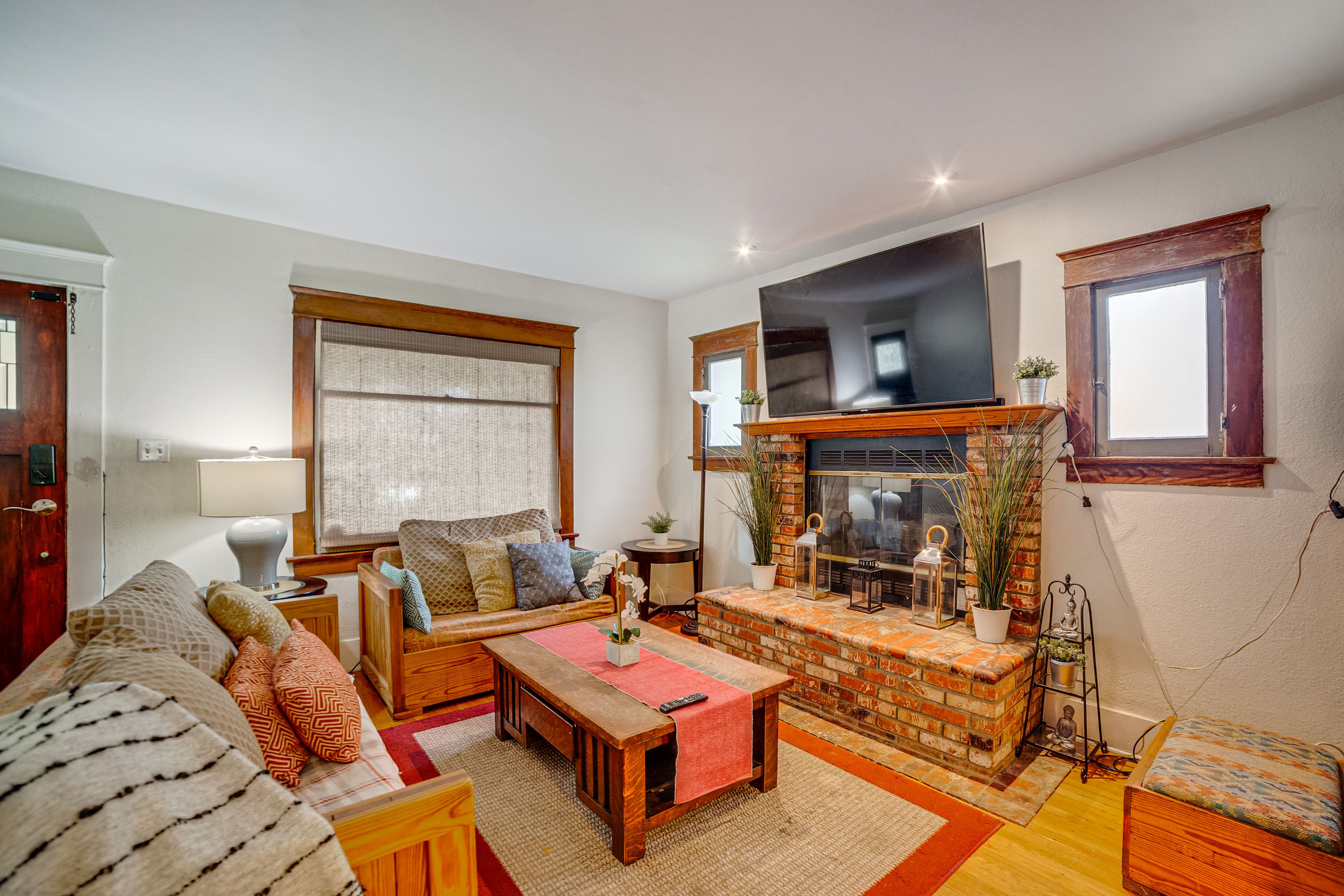 Living Room | Full Sleeper Sofa | Free WiFi