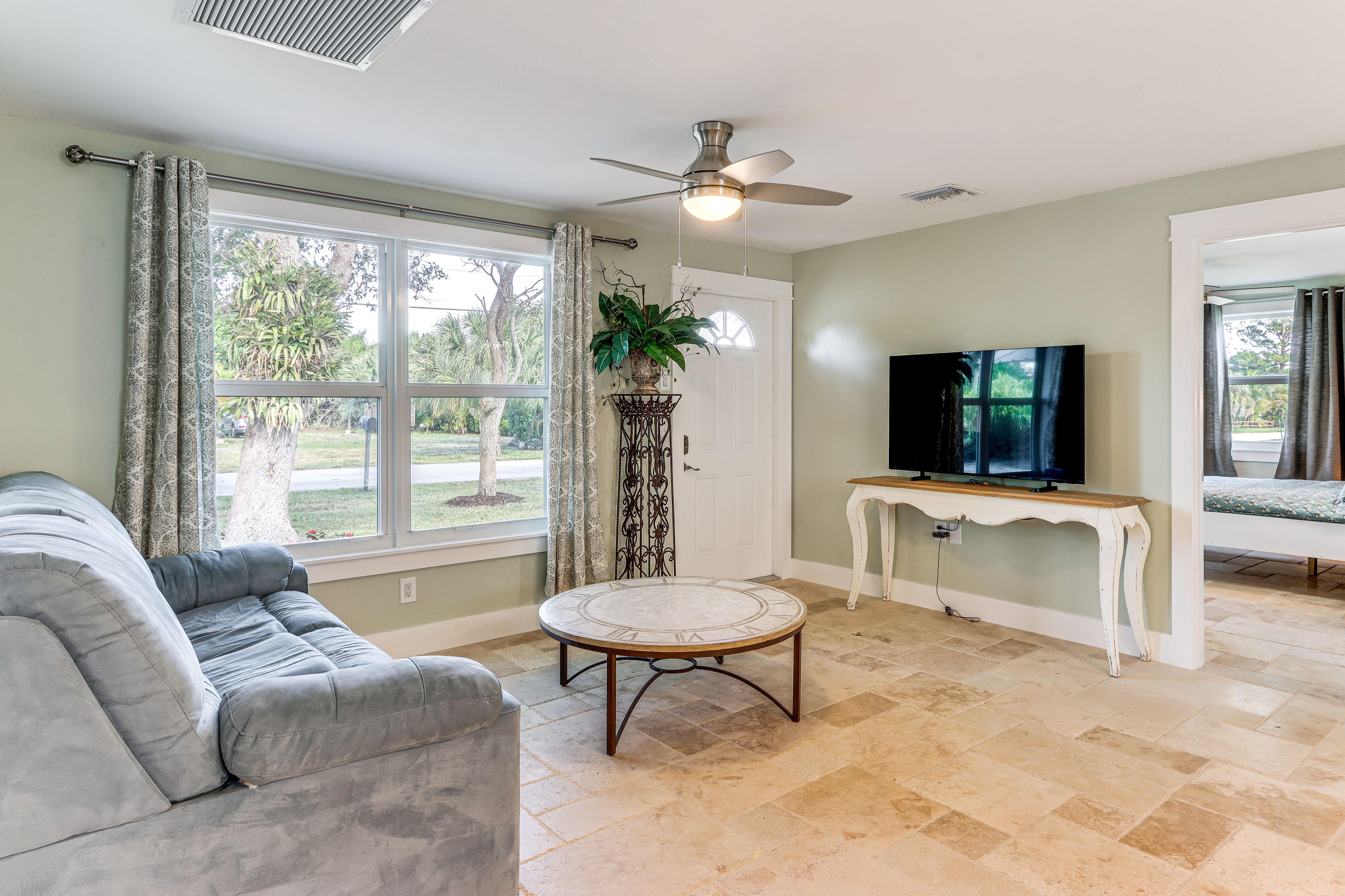 Living Room | Flat-Screen TV | Central Heating & A/C | Free WiFi | Board Games