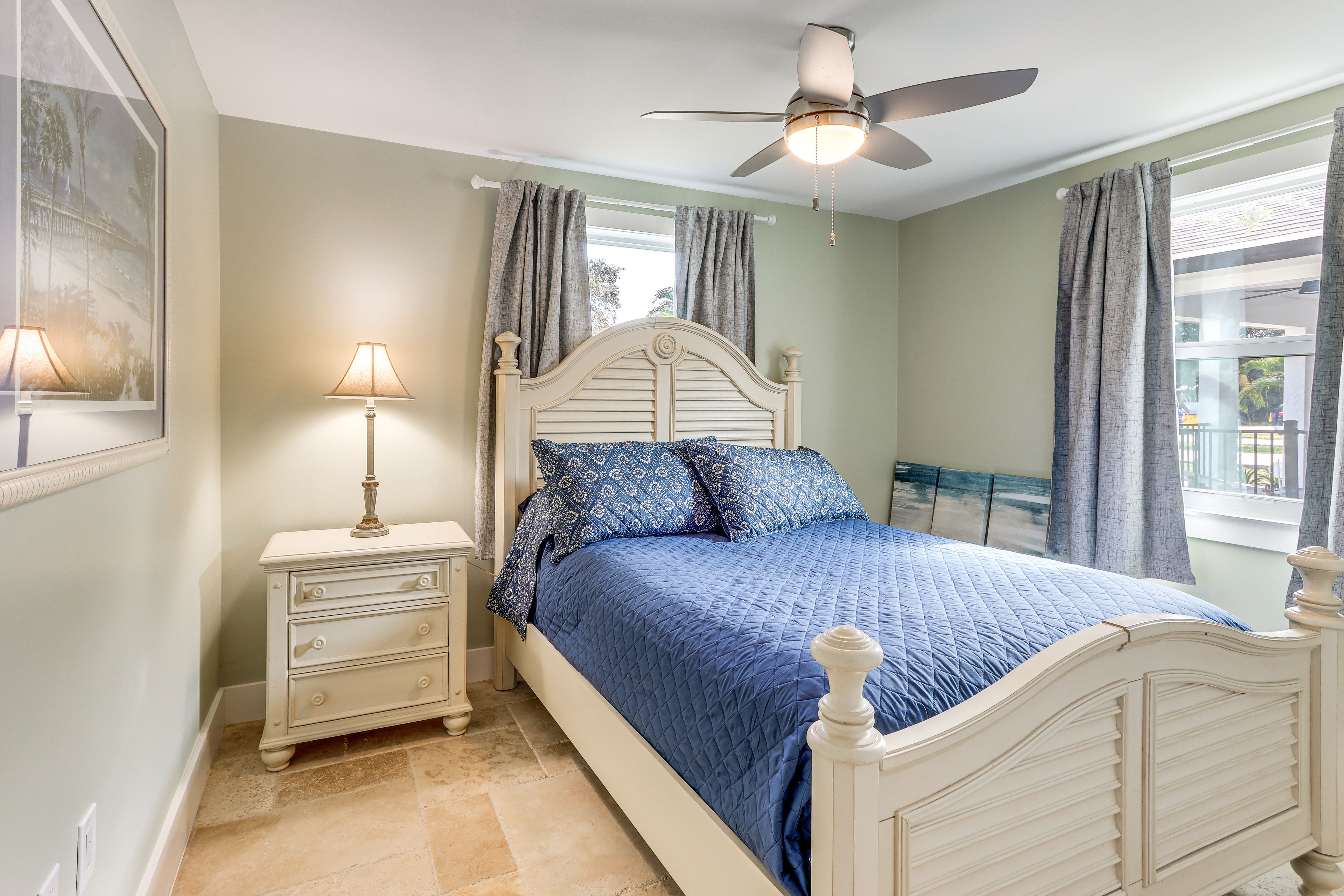 Bedroom 2 | Queen Bed