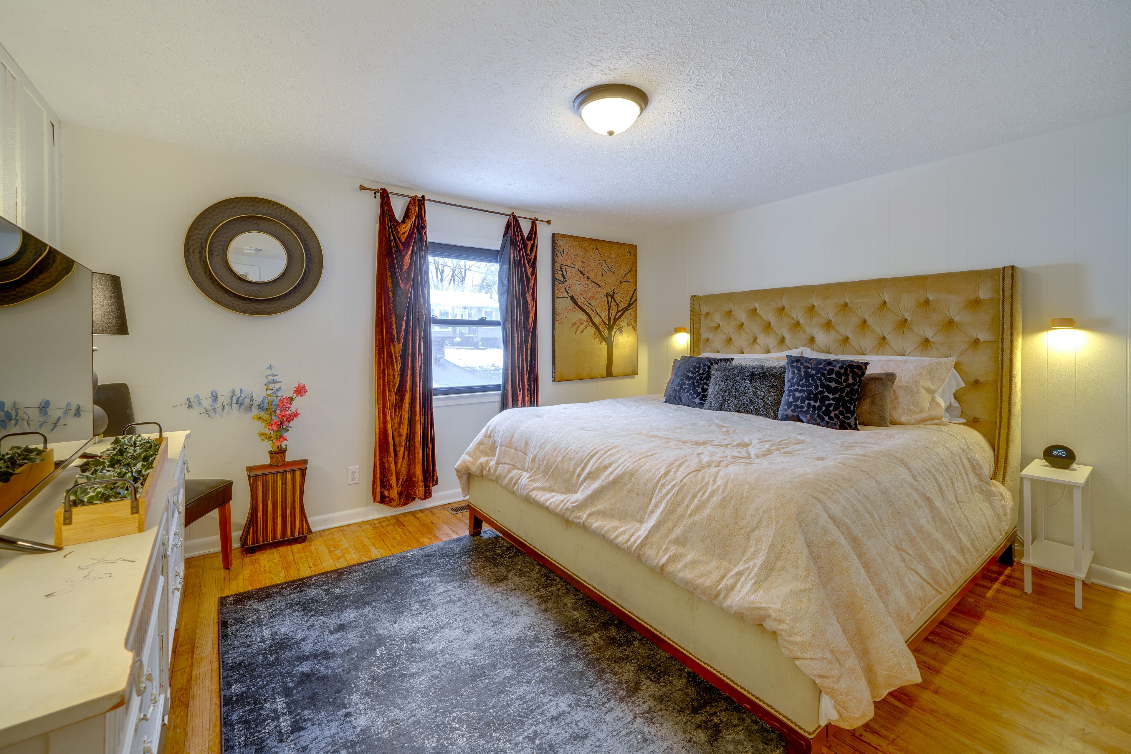 Bedroom 1 | King Bed | Smart TV