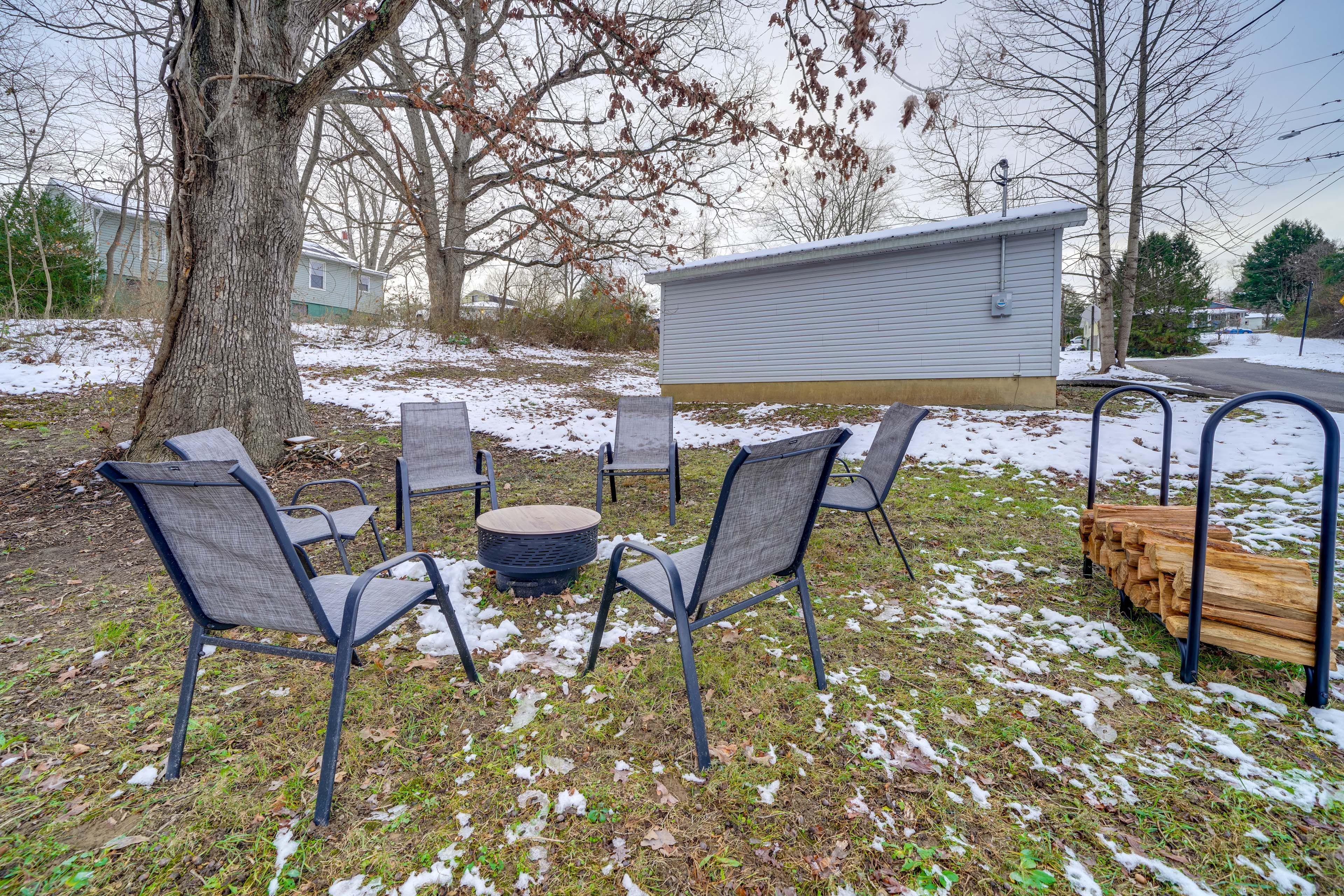 Spacious Yard | Wood-Burning Fire Pit | Paddleboard | Mountain Bike