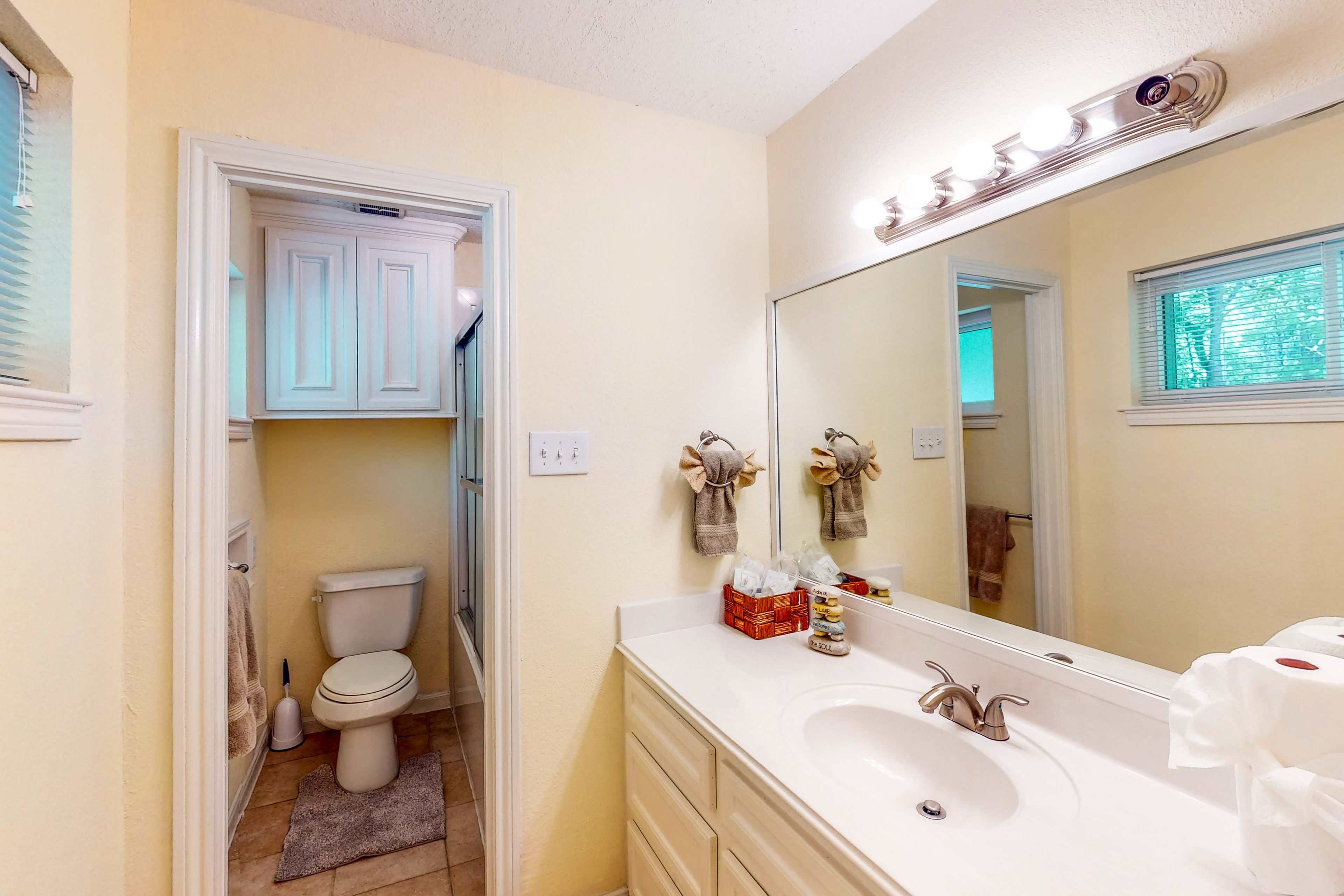 Full Bathroom | Linens & Towels