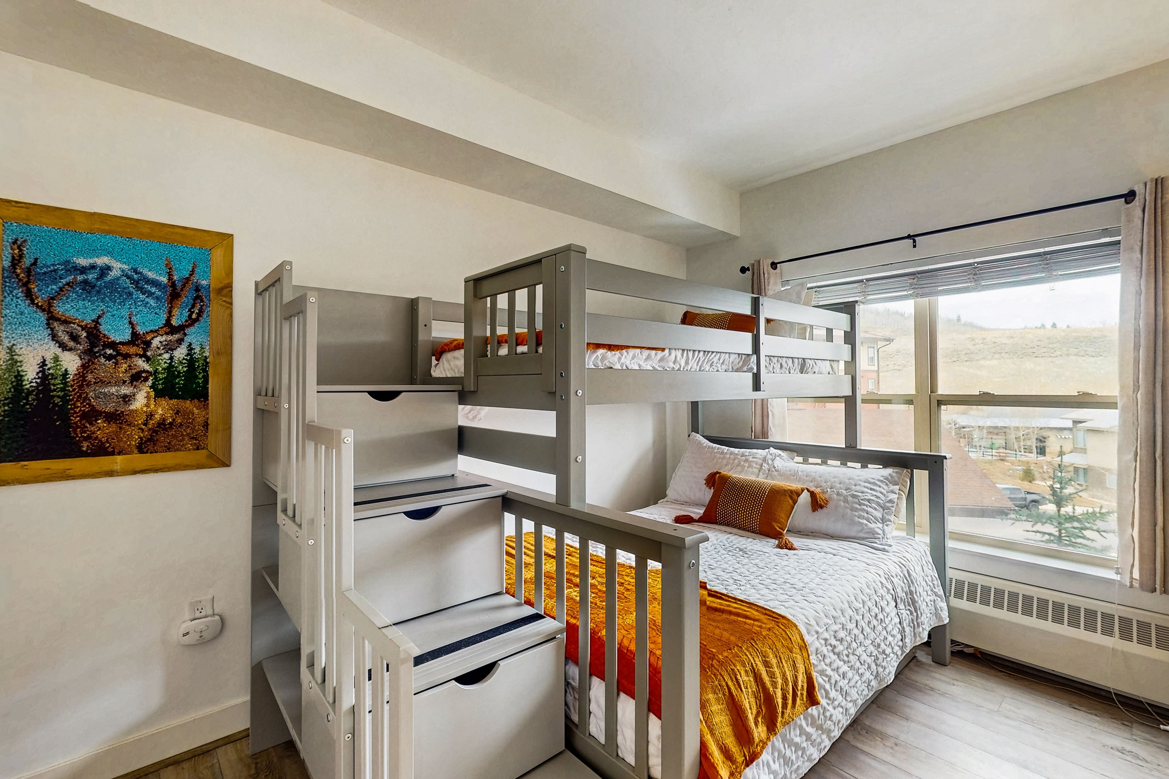 Bedroom 2 | Twin/Full Bunk Bed w/ Twin Trundle