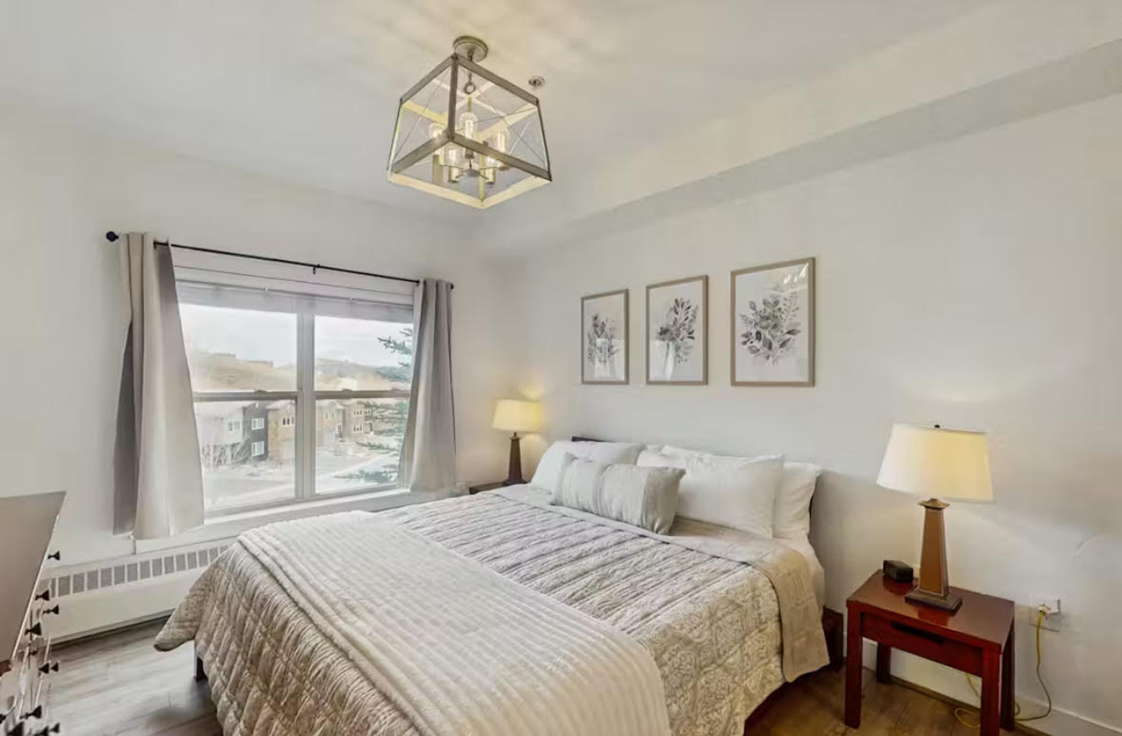 Bedroom 1 | King Bed