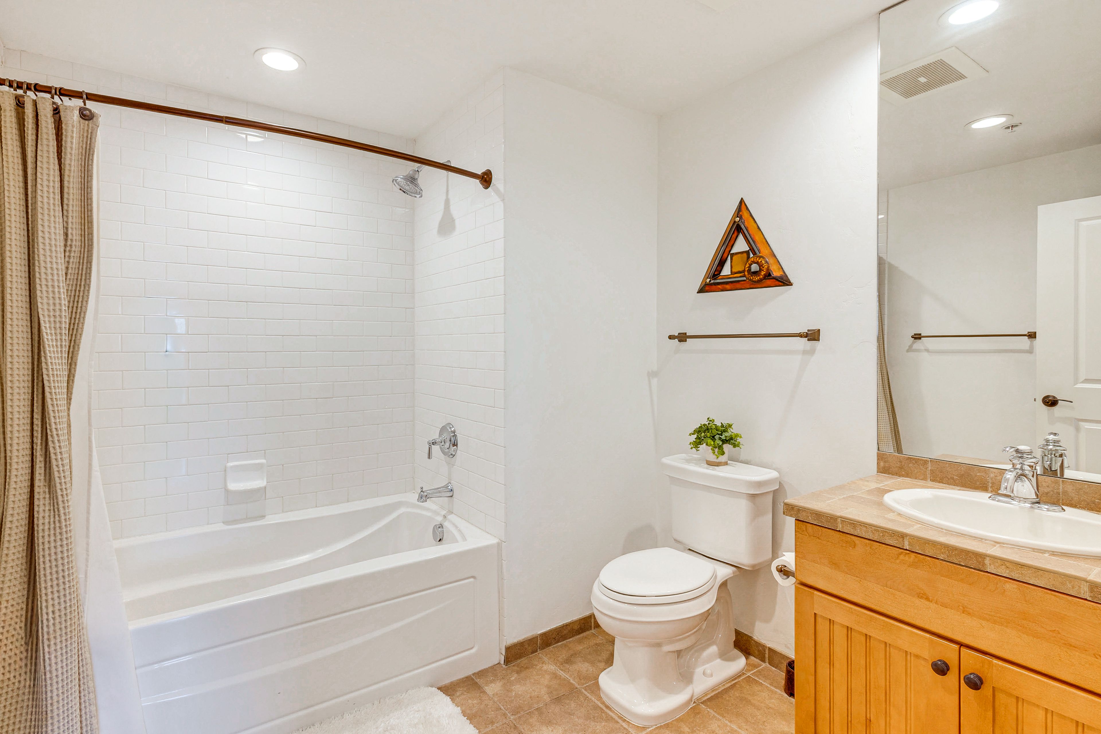 Full Bathroom | Towels & Linens Provided
