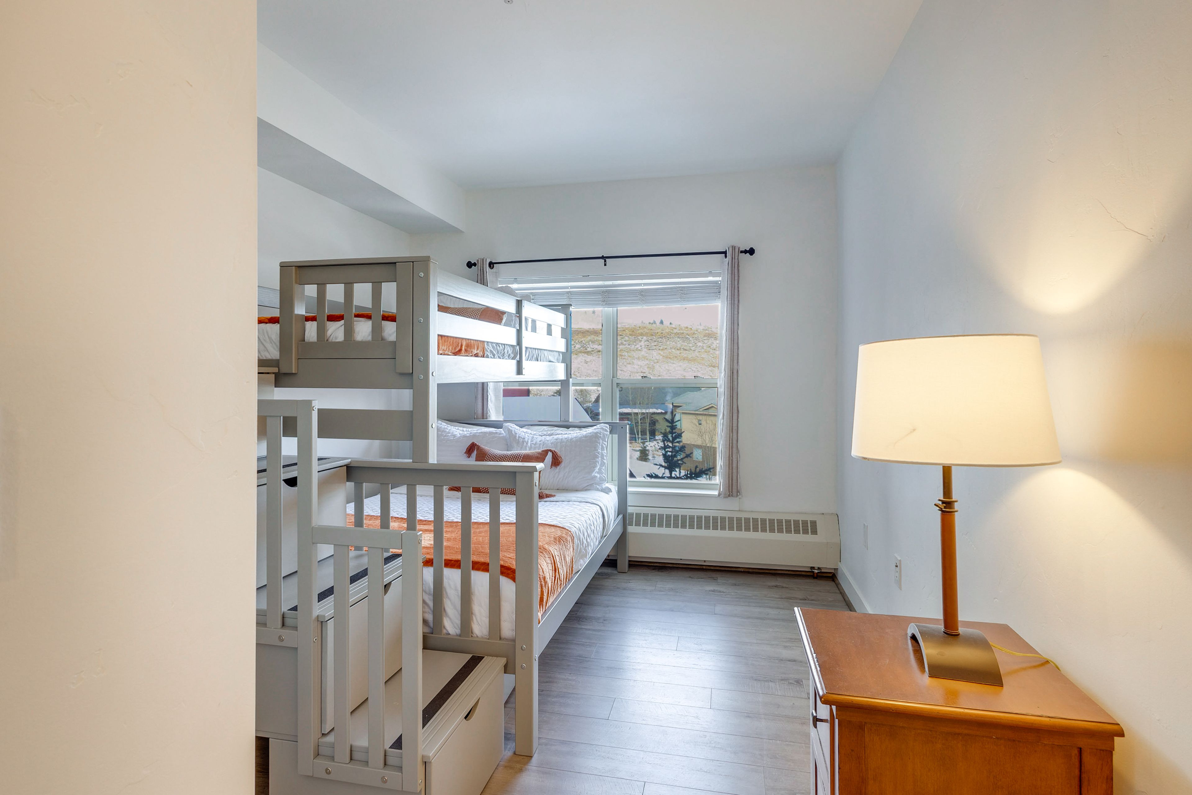 Bedroom 2 | Twin/Full Bunk Bed w/ Twin Trundle