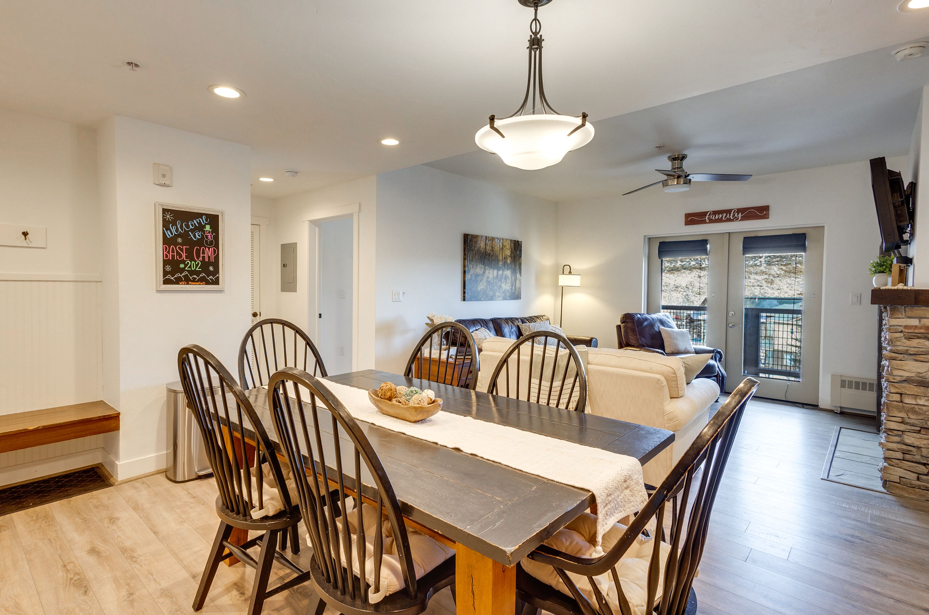 Dining Area | Dishes & Flatware Provided