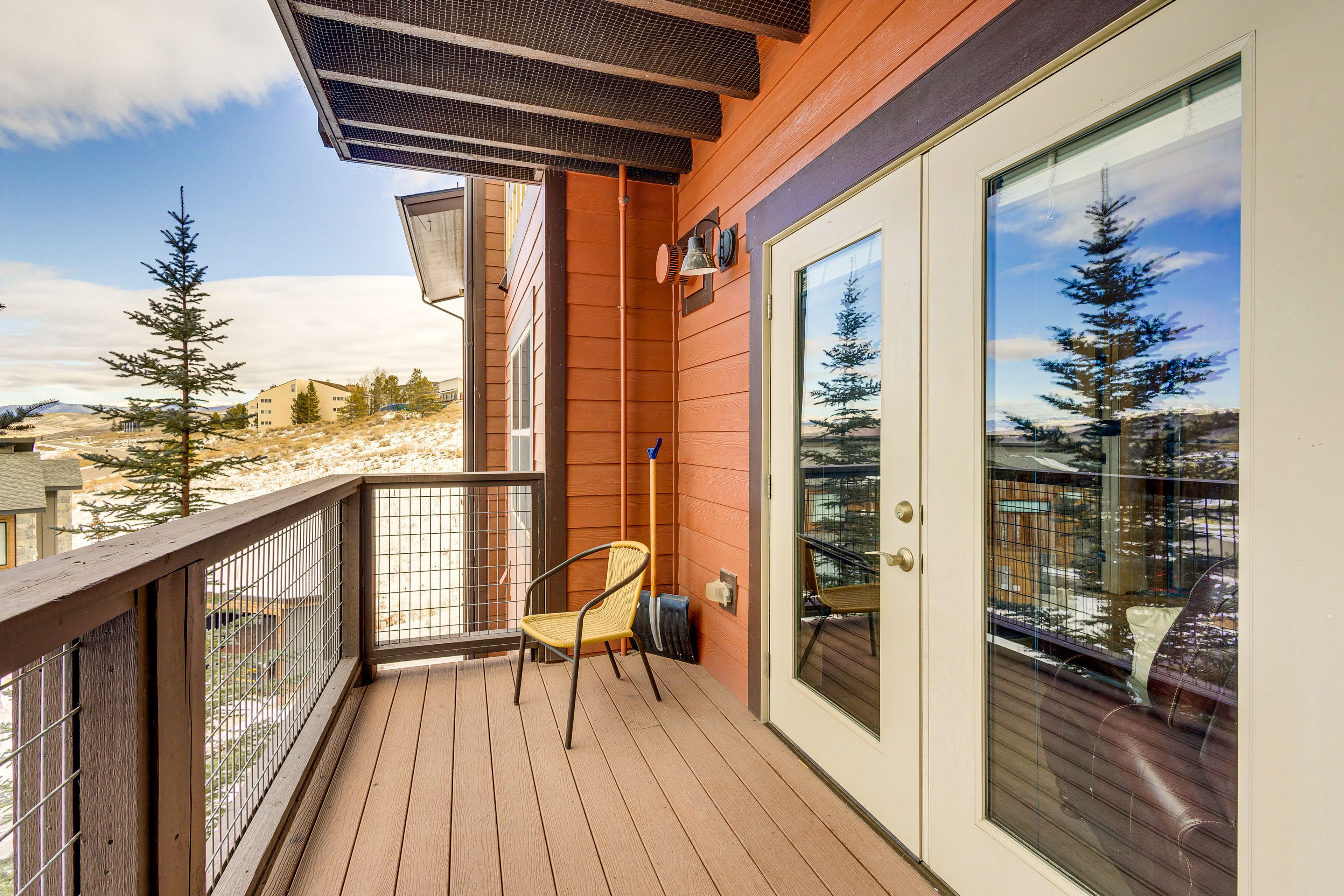 Private Balcony w/ Seating | Mountain Views
