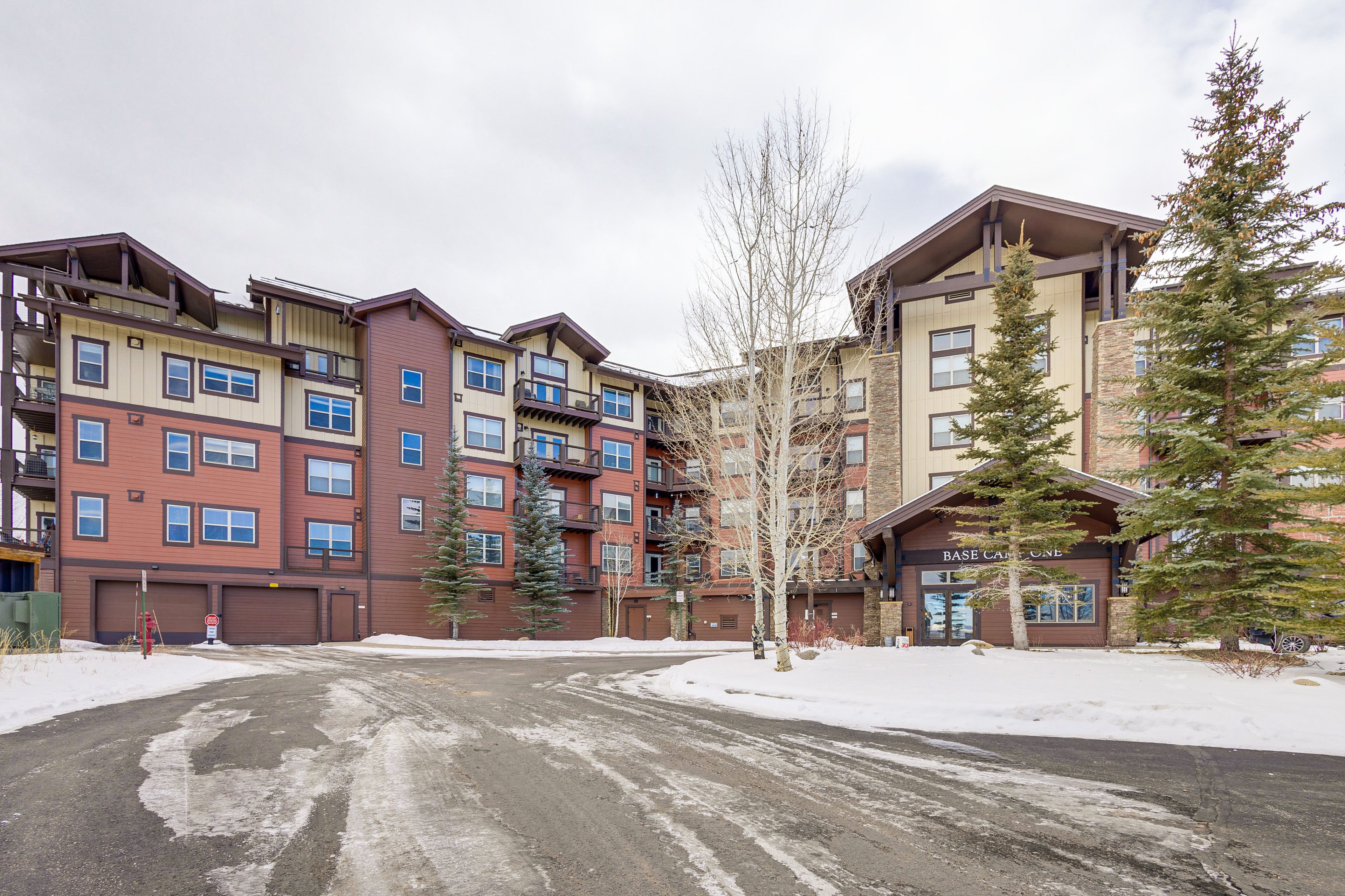 Parking | Heated Community Garage (1 Vehicle)