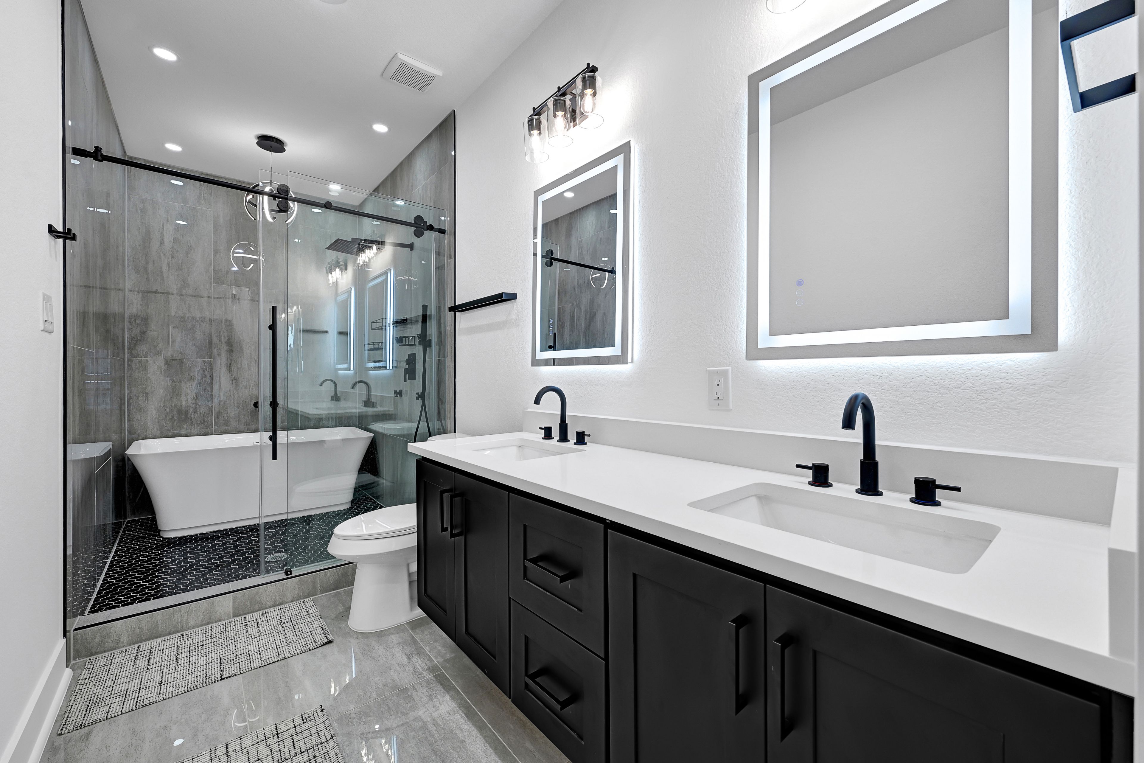 Full Bathroom | 2nd Floor | Towels Provided