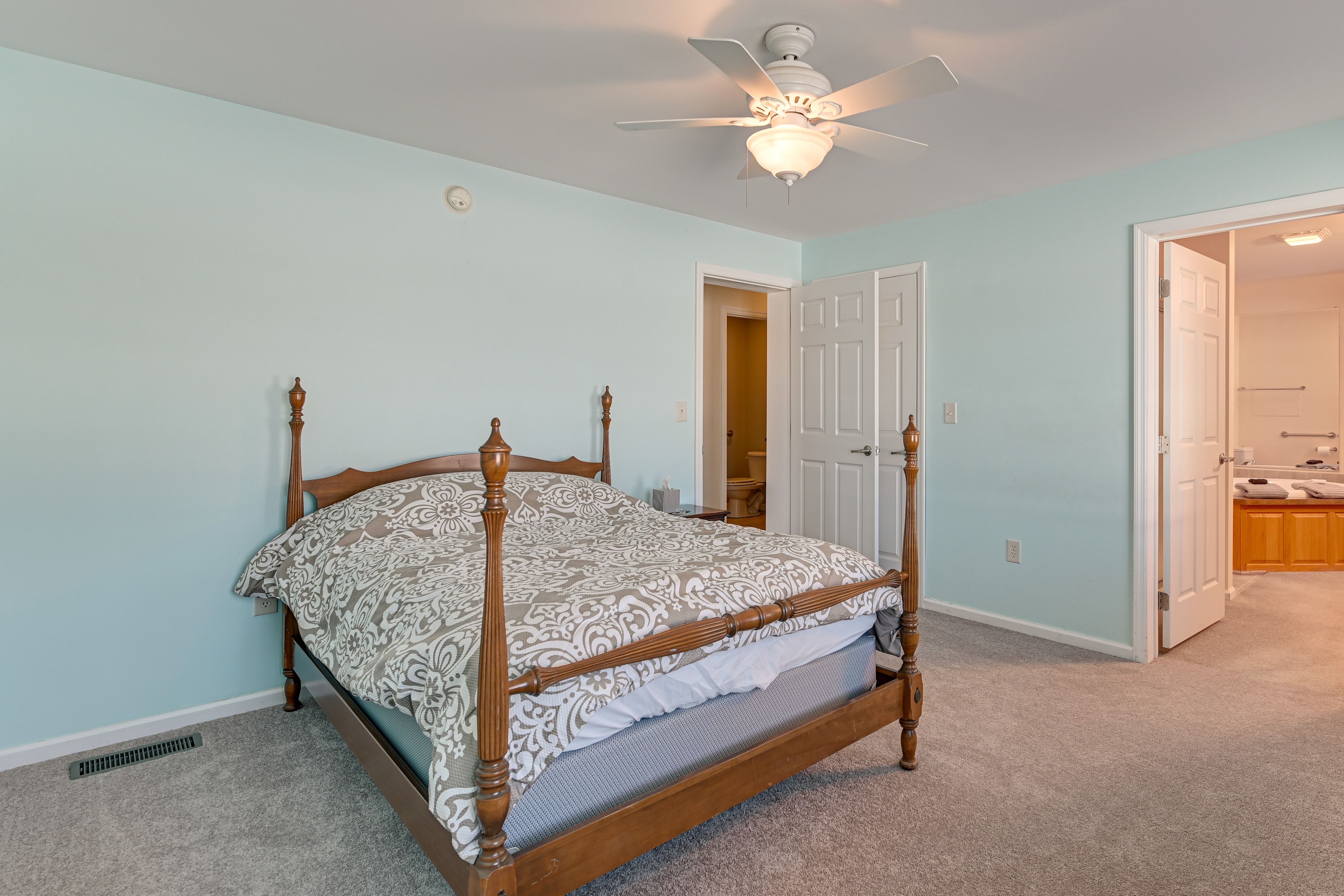 Bedroom 1 | Full Bed | 1st Floor