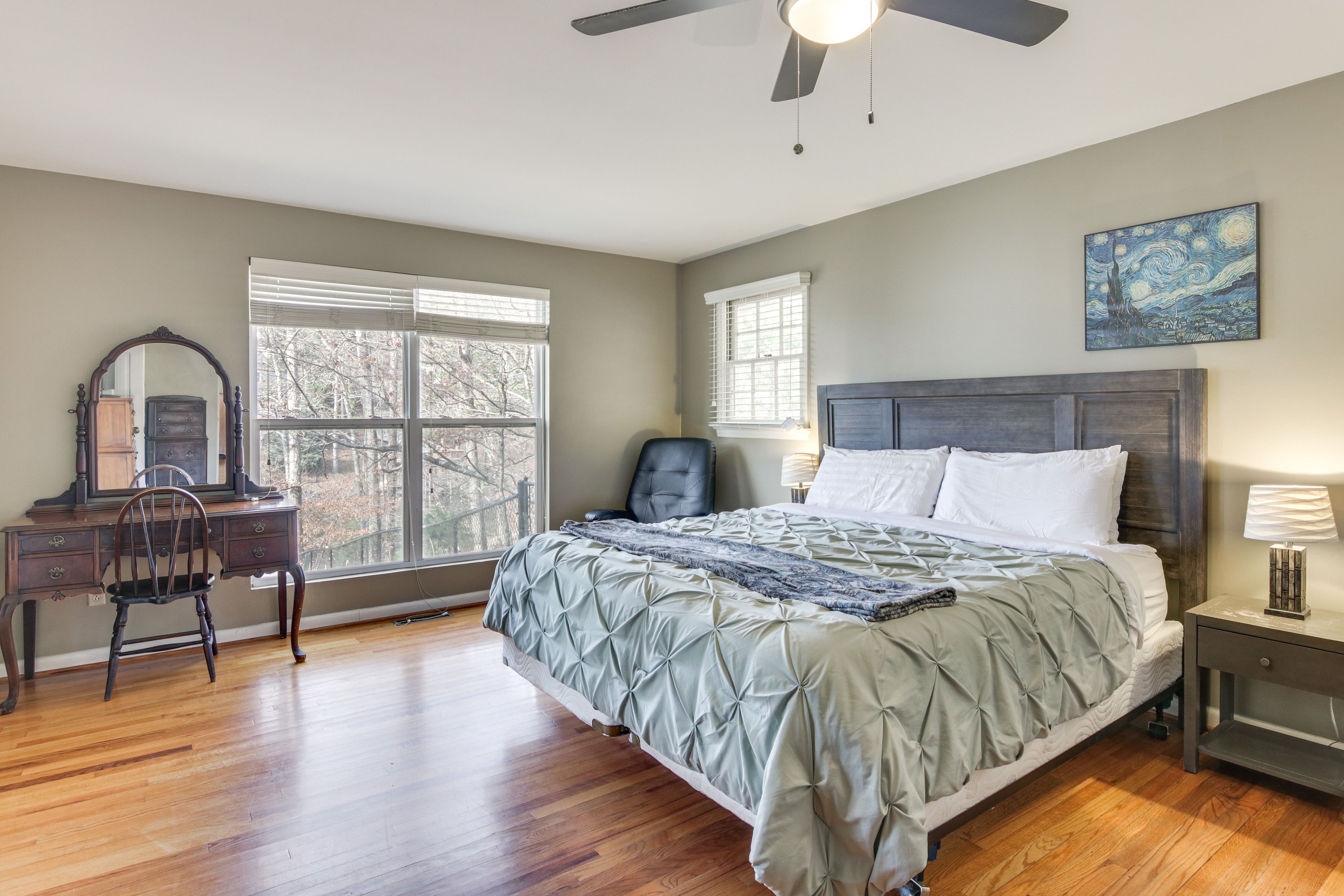 Bedroom 1 | King Bed | Smart TV