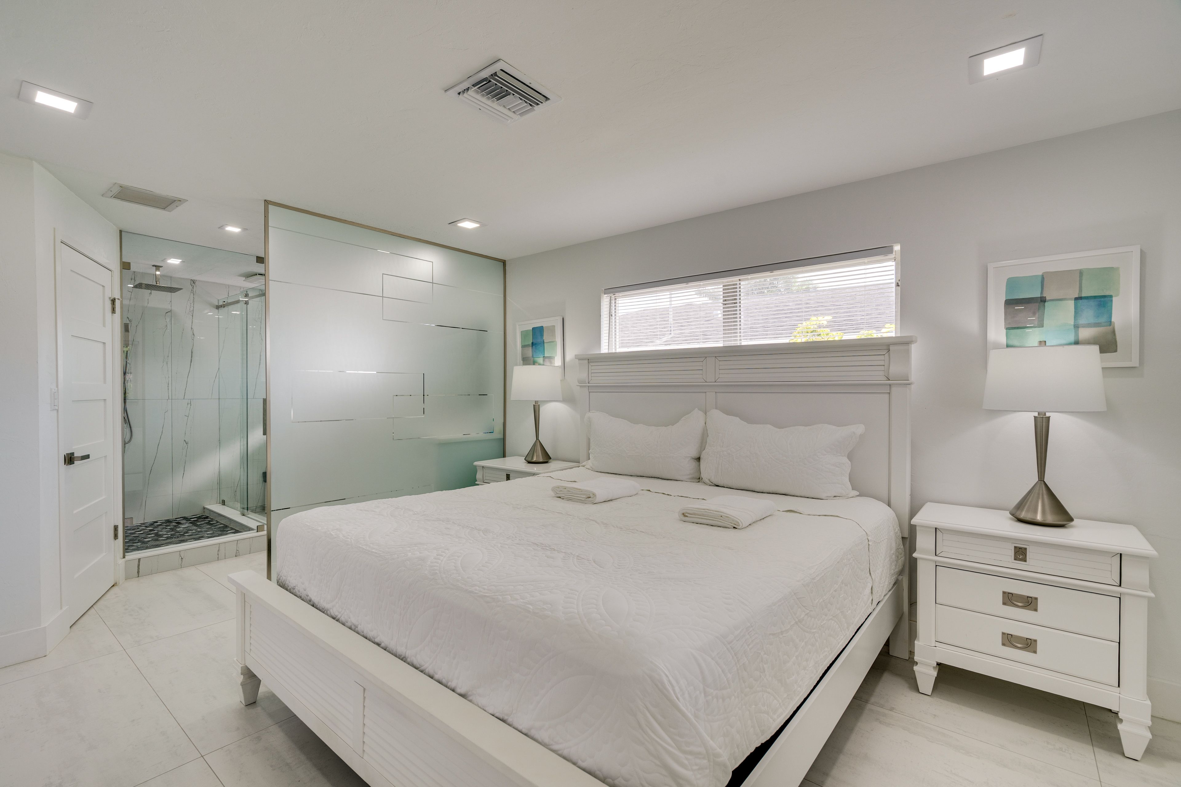 Bedroom 1 | King Bed | En-Suite Bathroom