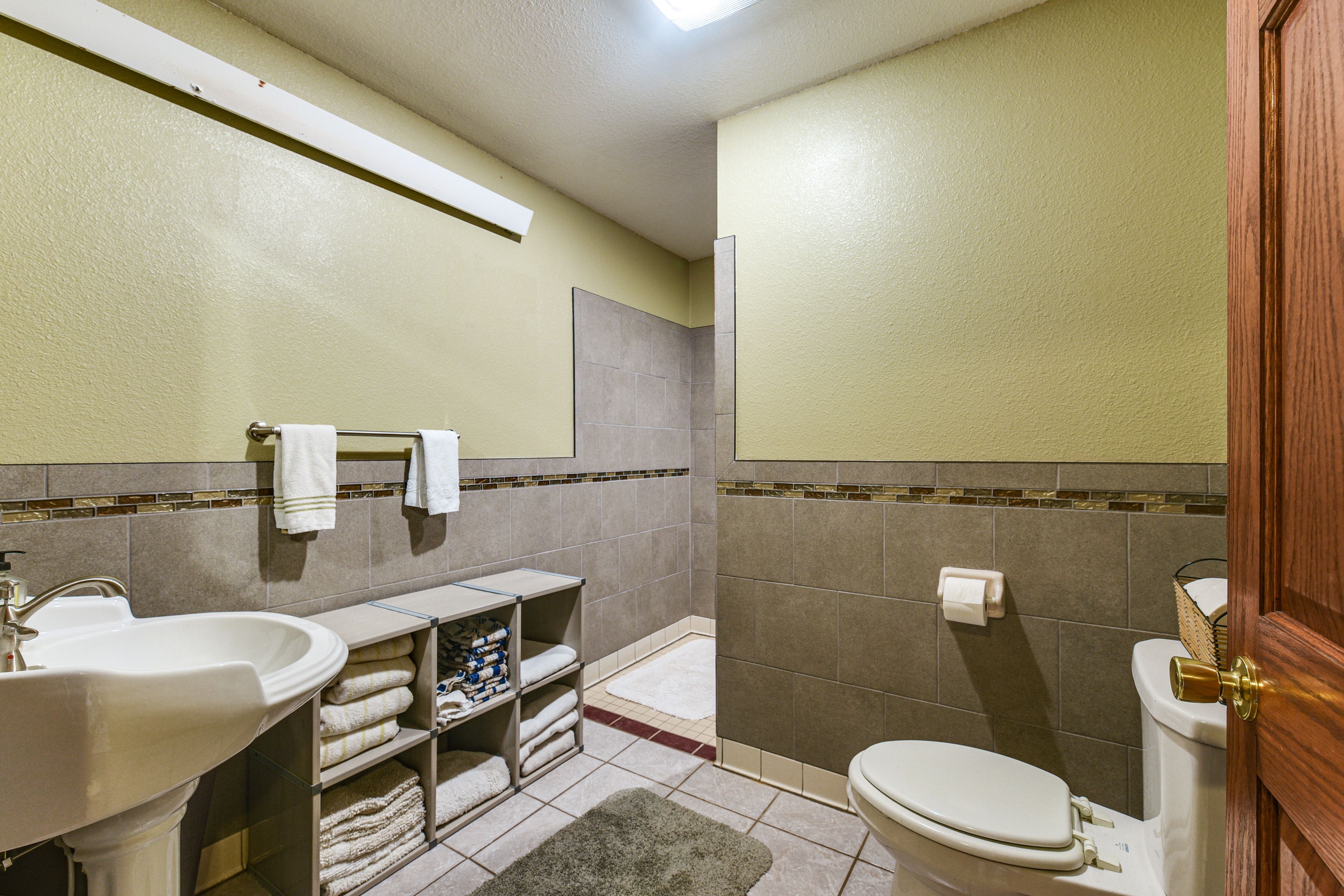 Bathroom | 1st Floor