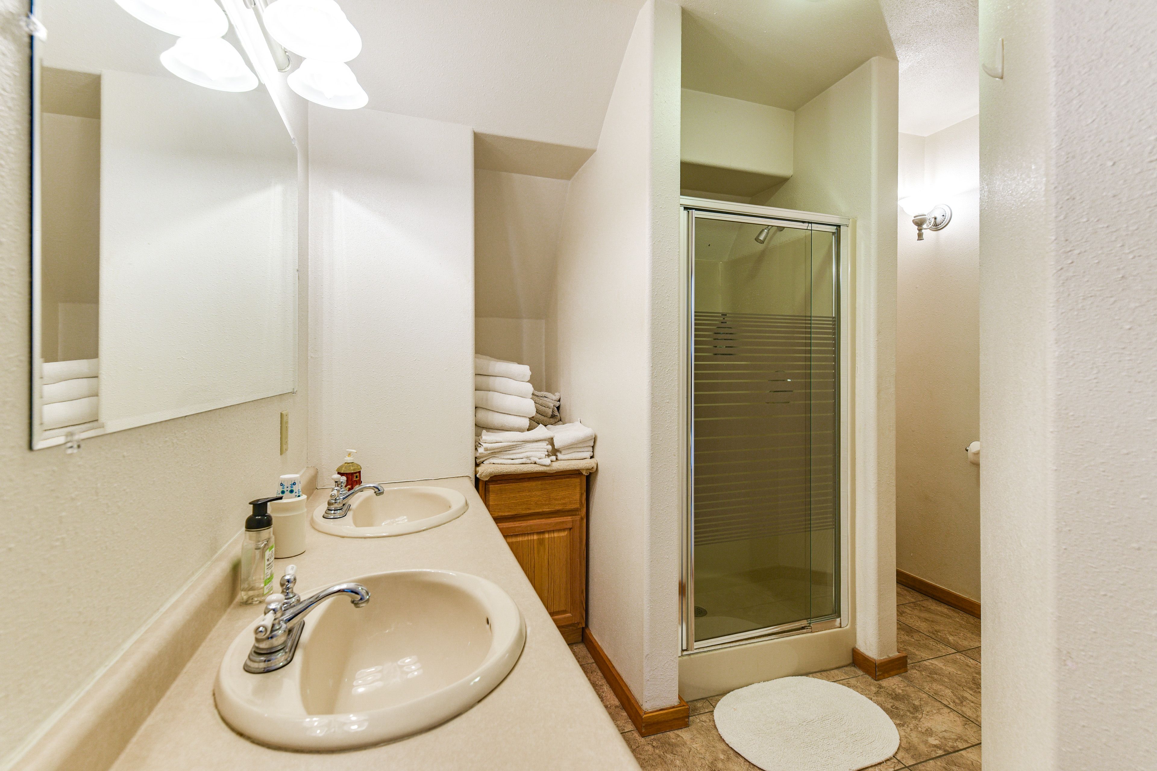 Bathroom | 2nd Floor