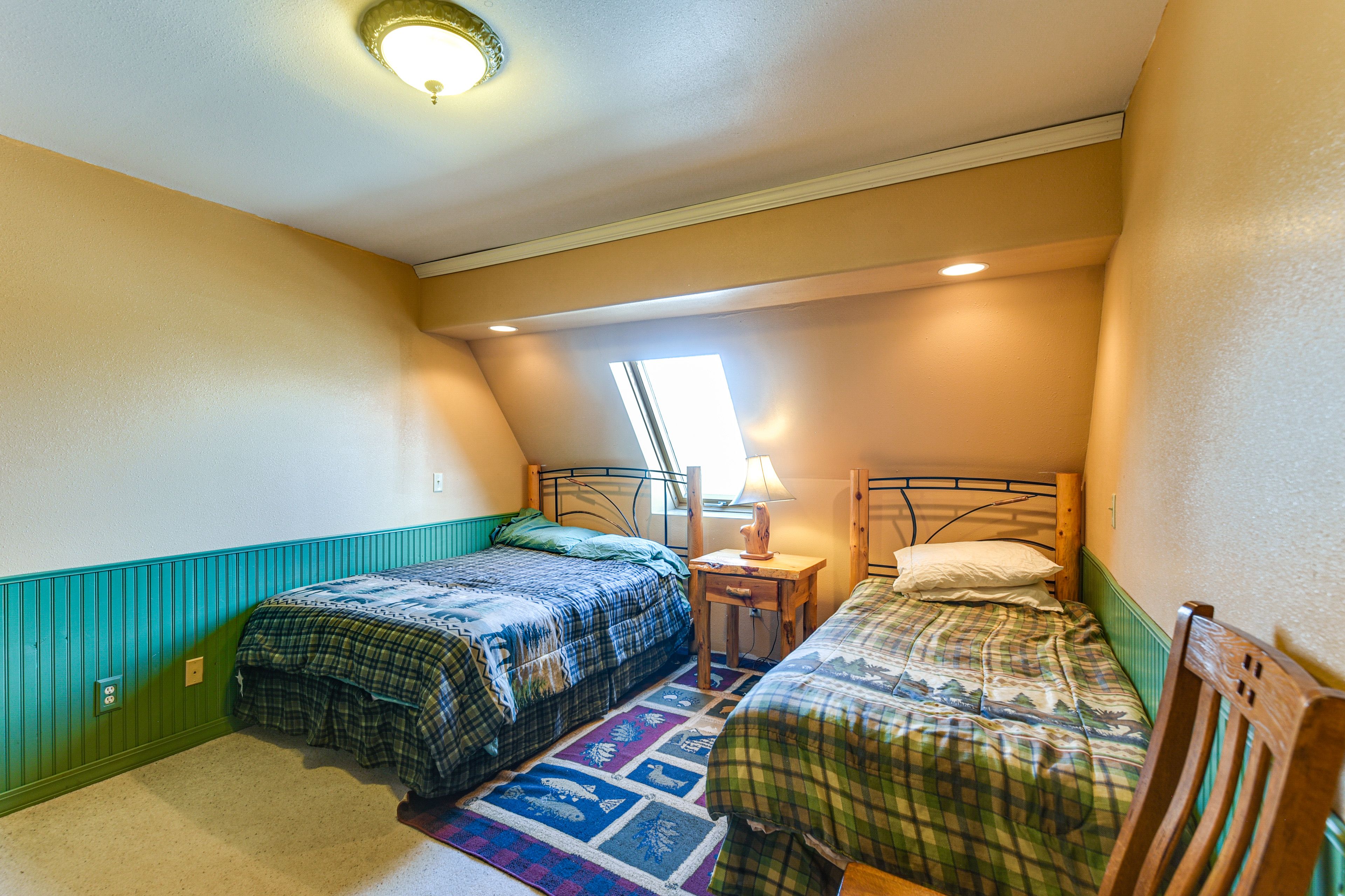 Bedroom 8 | Twin Bed | Full Bed | 2nd Floor