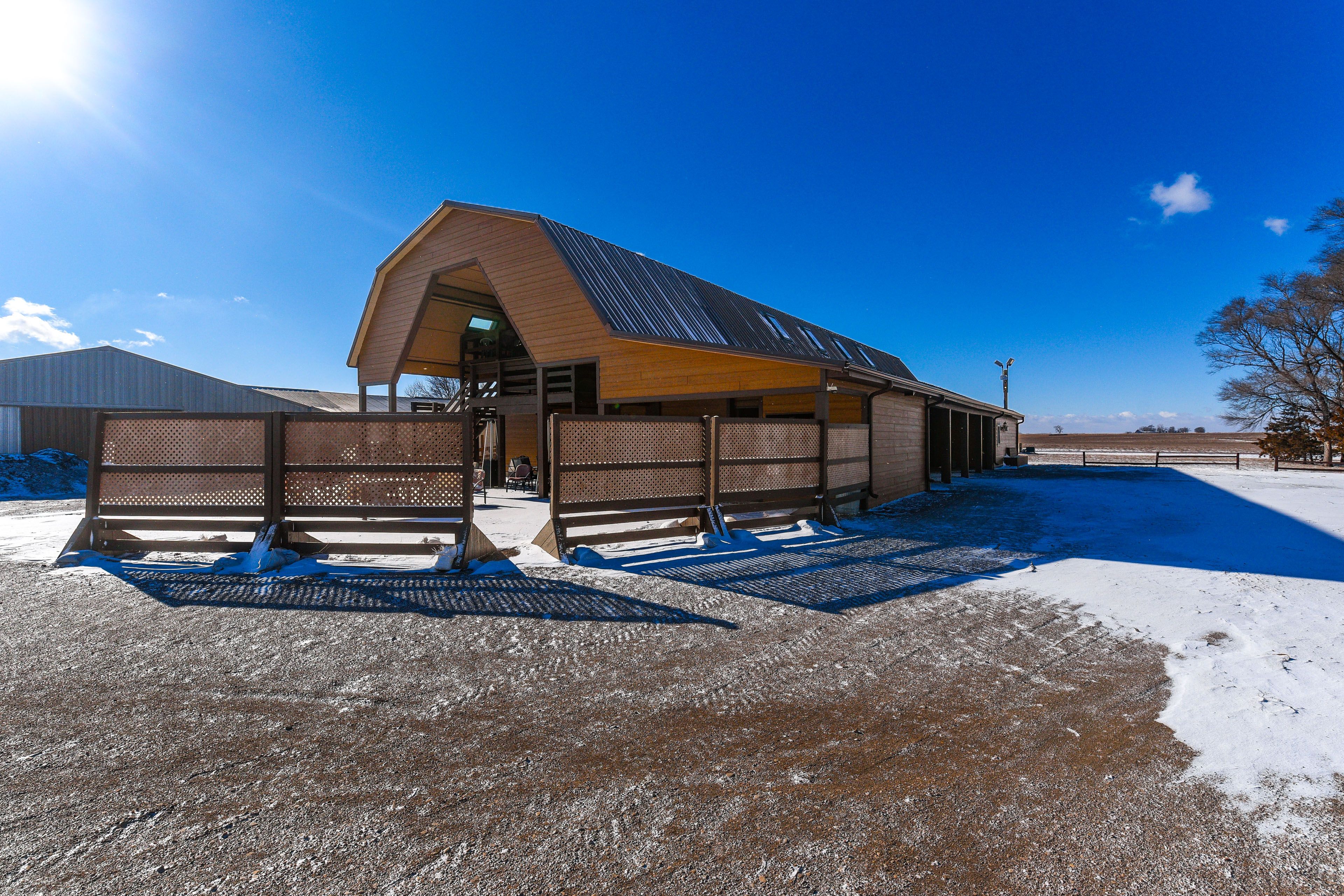 Driveway | 6 Vehicles