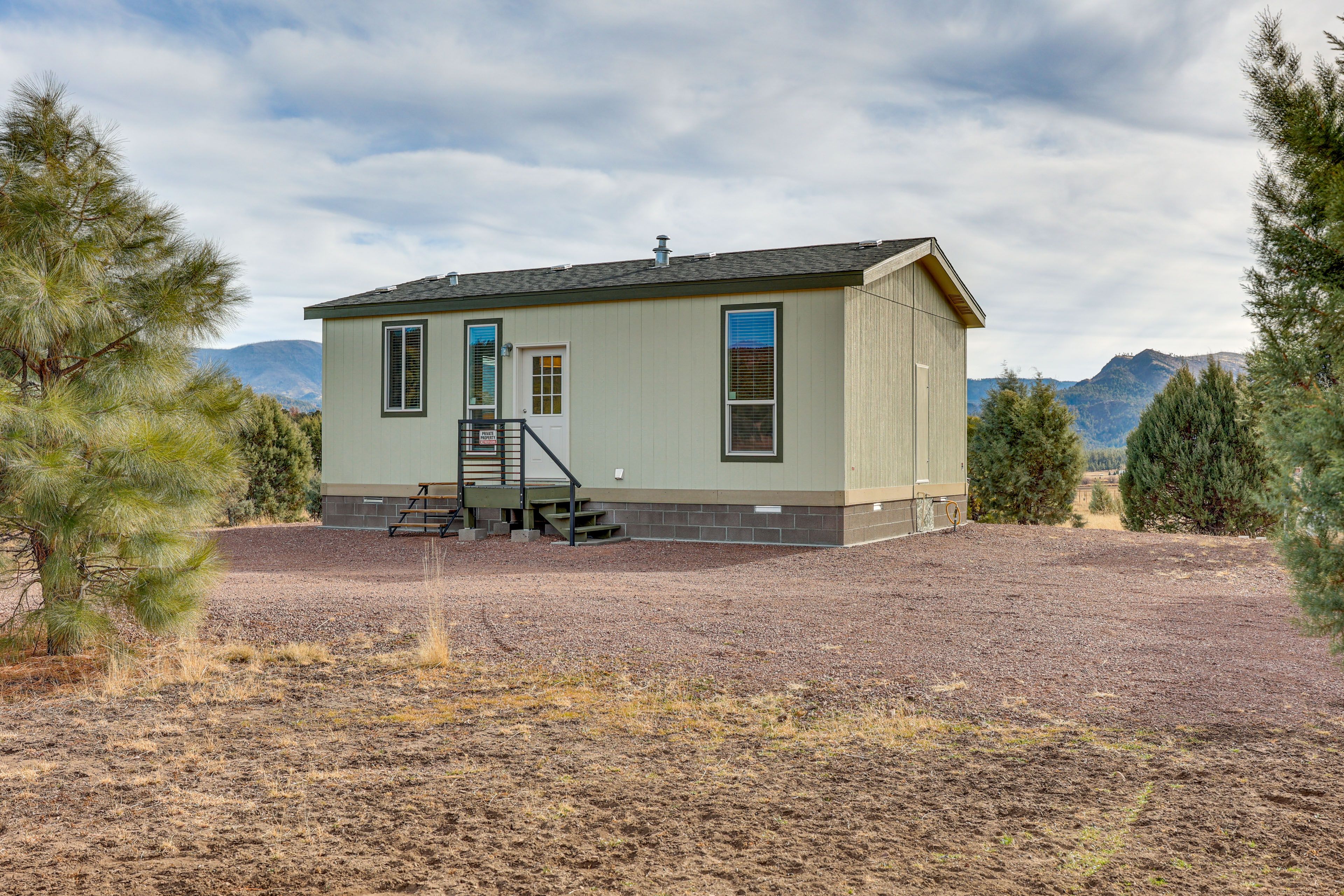 Nutrioso Vacation Rental | 2BR | 1BA | 800 Sq Ft | 5 Steps to Access