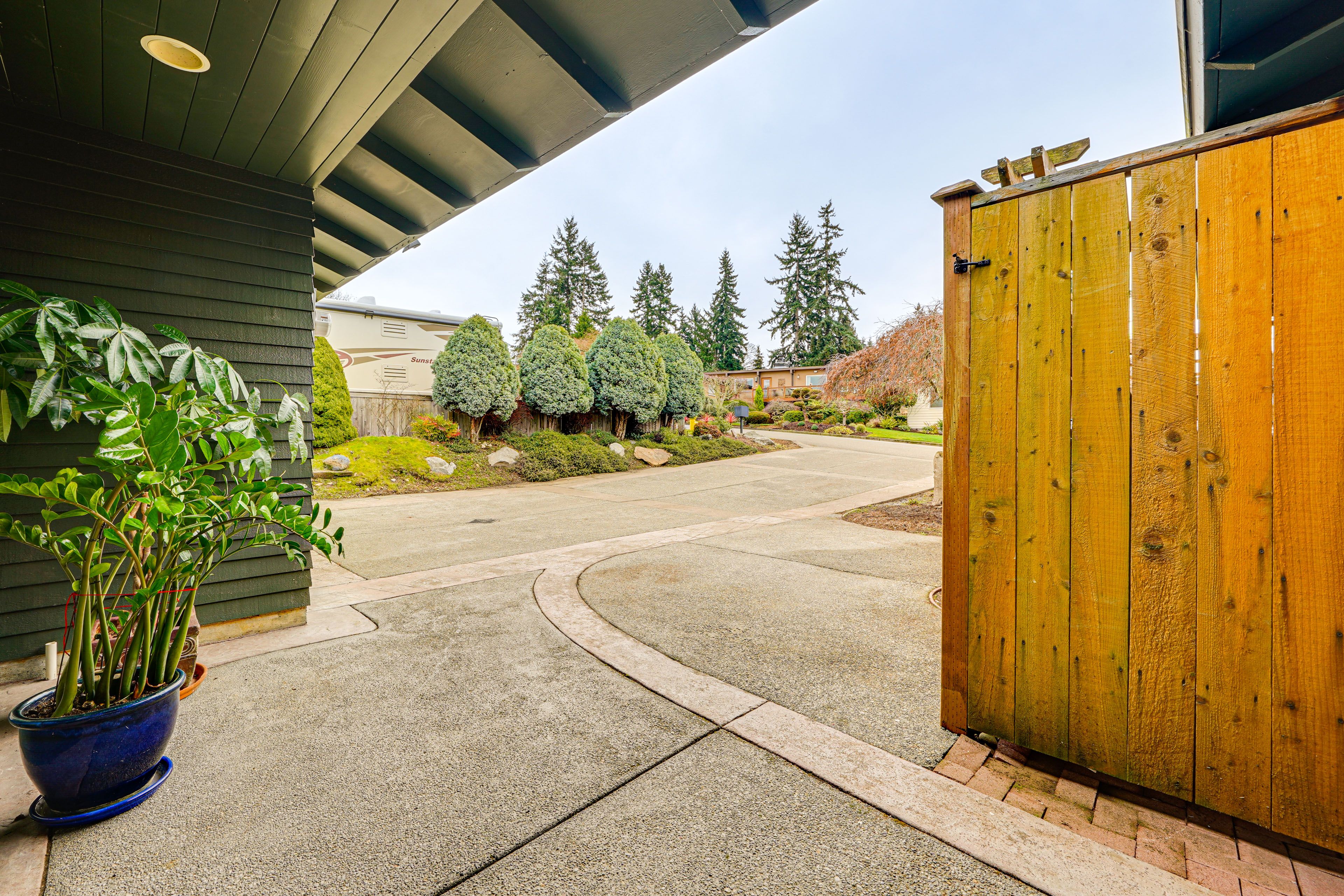 Parking | Driveway (4 Vehicles)
