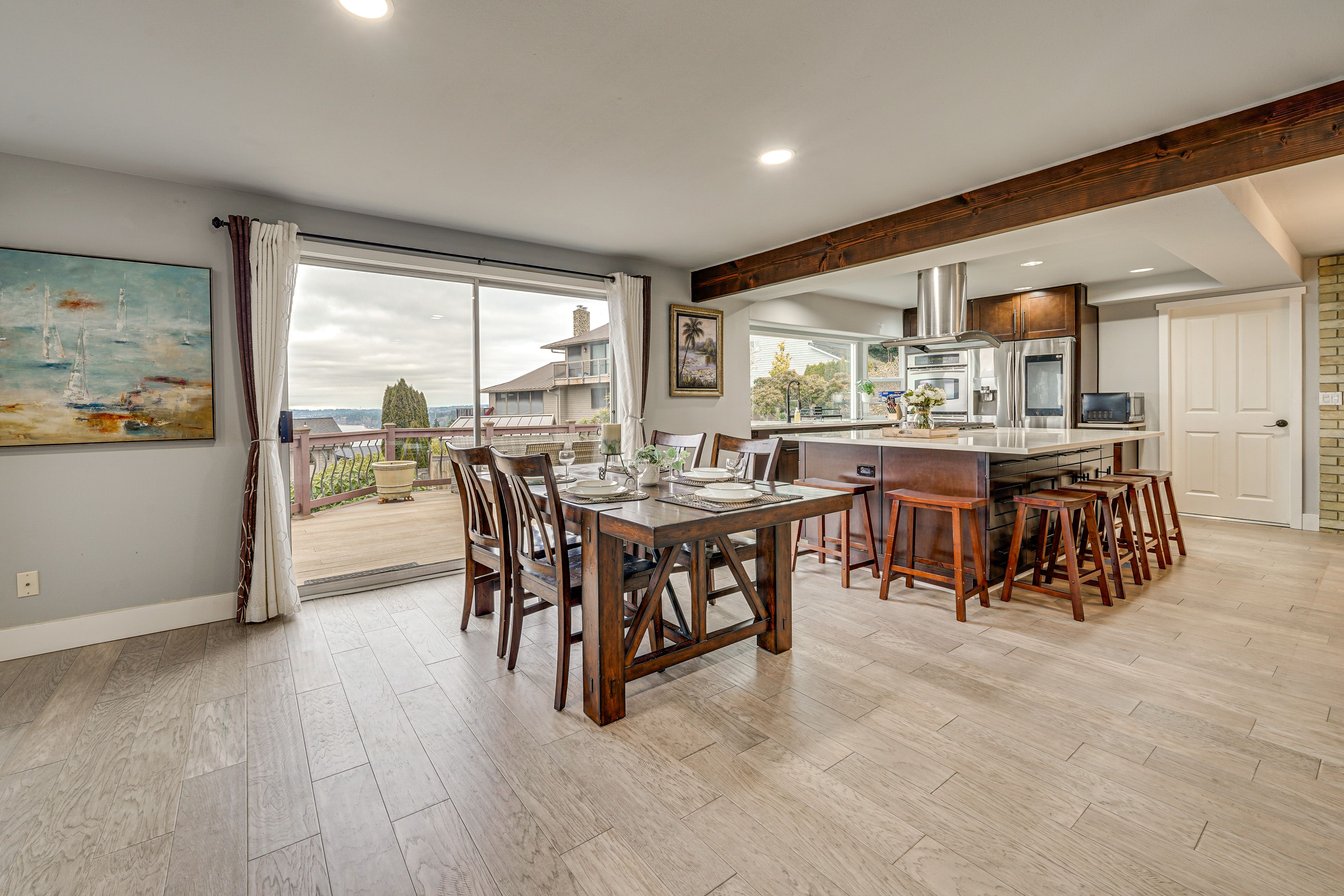 Kitchen | Dining Table | Central Air Conditioning/Heat