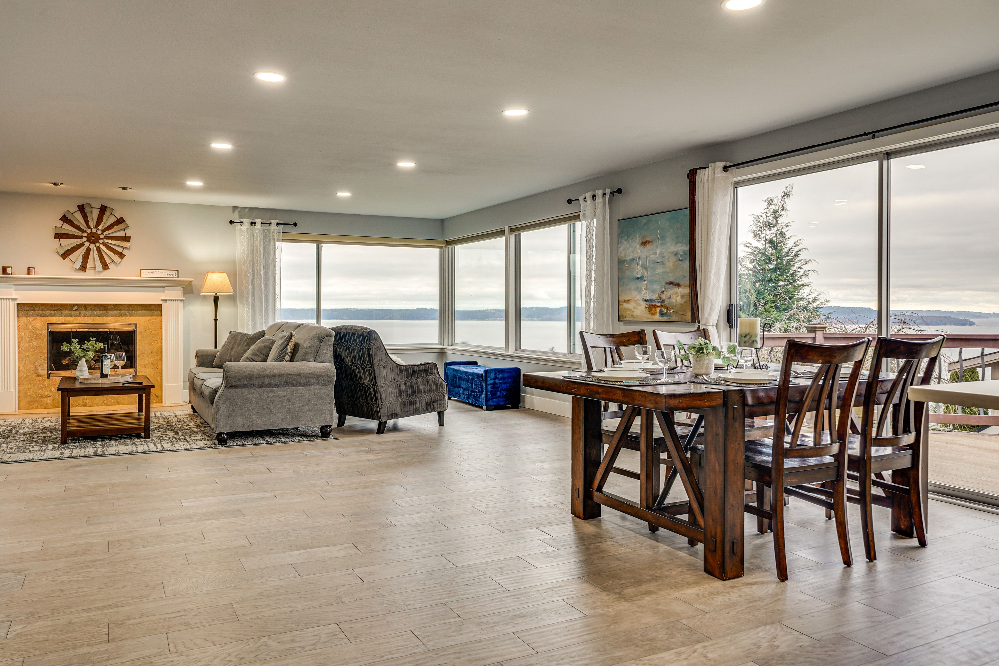 Dining Area | Dishware/Flatware Provided