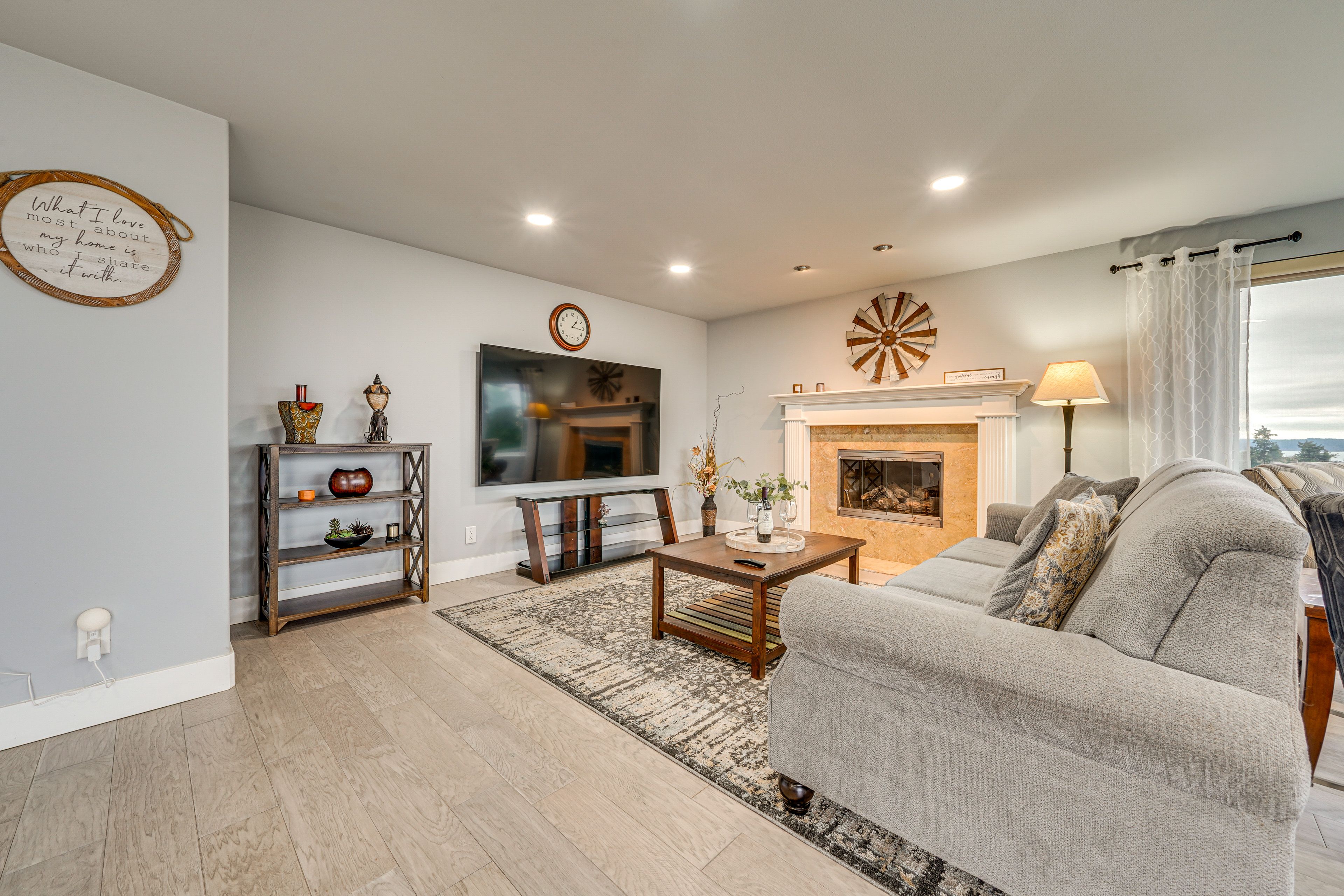 Federal Way Vacation Rental | 2BR | 2BA | 1,600 Sq Ft | Step-Free Entry