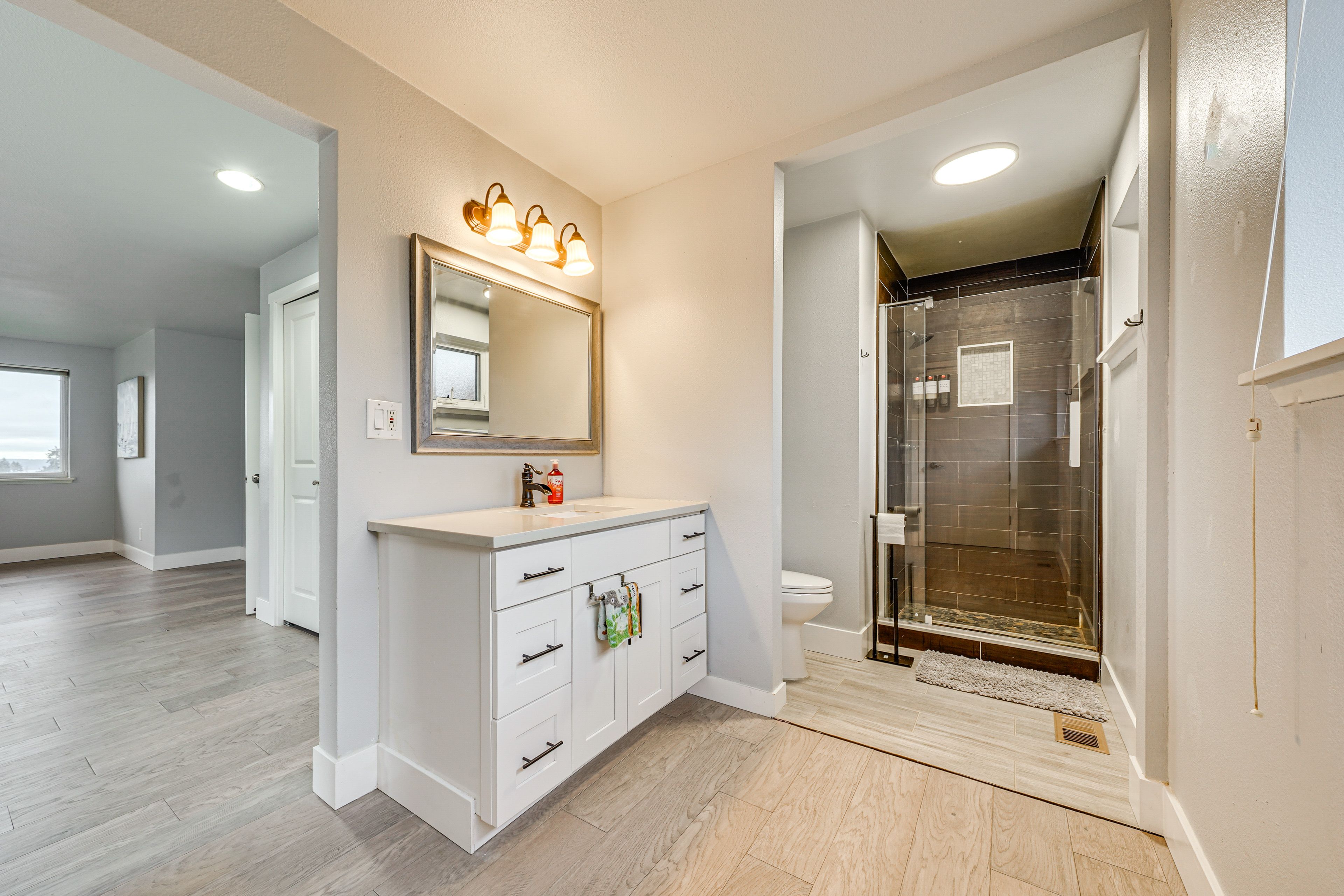 En-Suite Bathroom | Towels Provided