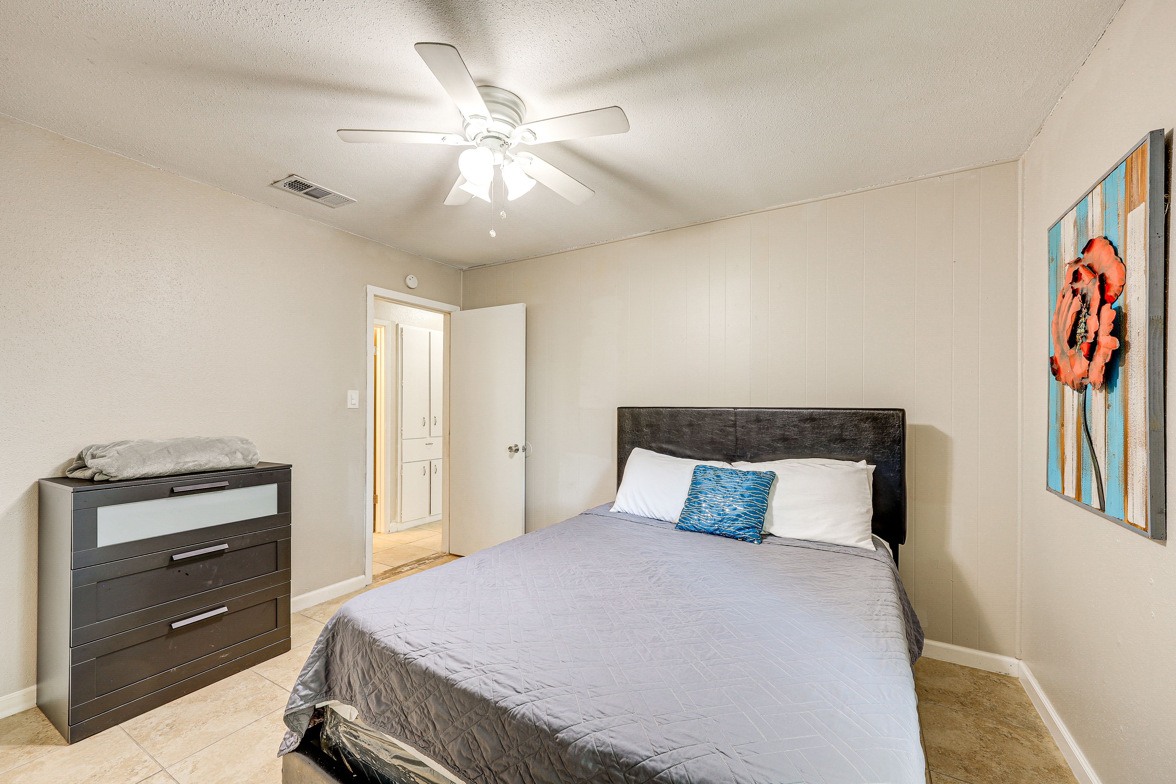 Bedroom 2 | Queen Bed | Linens Provided