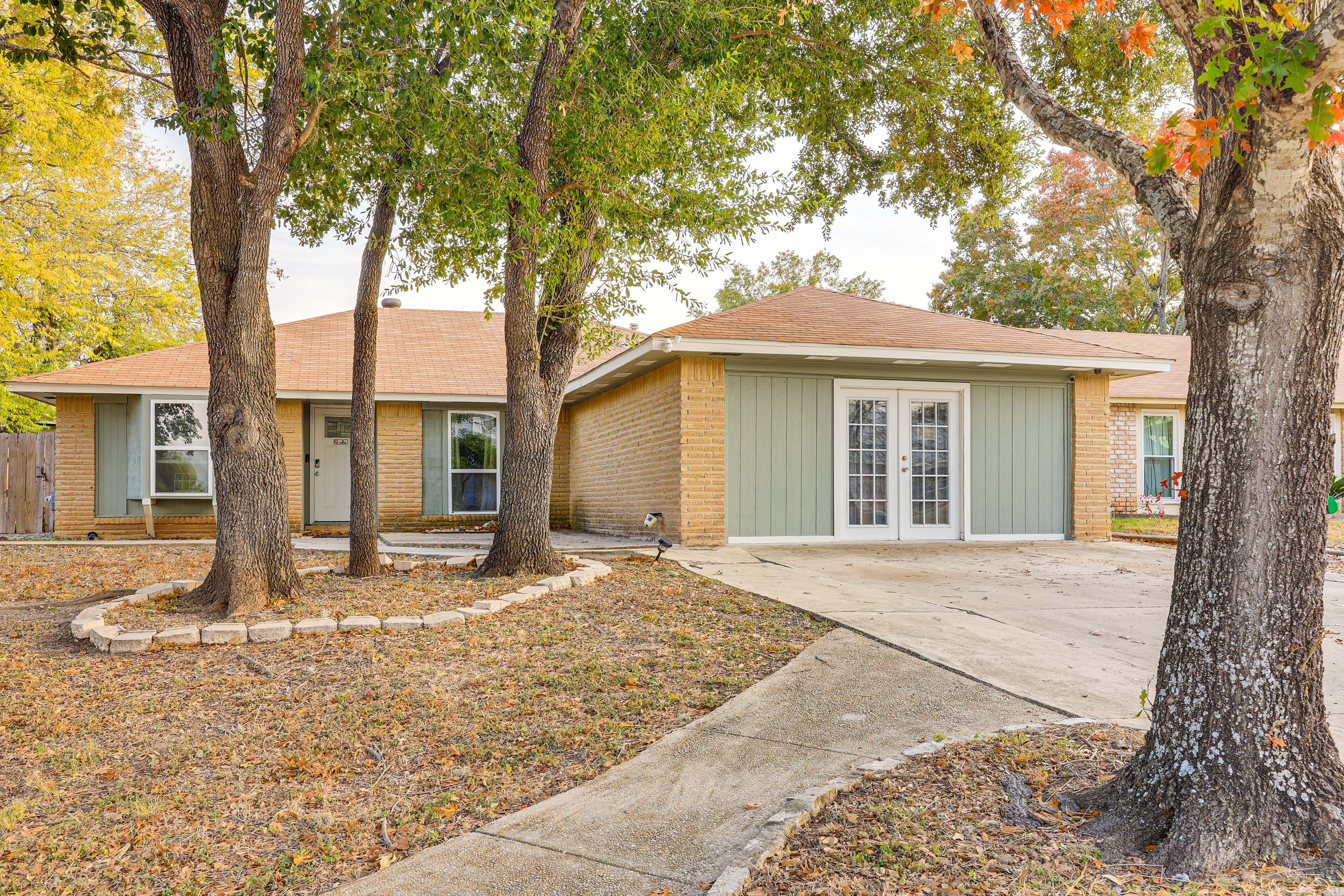 Parking | Driveway (2 Vehicles)