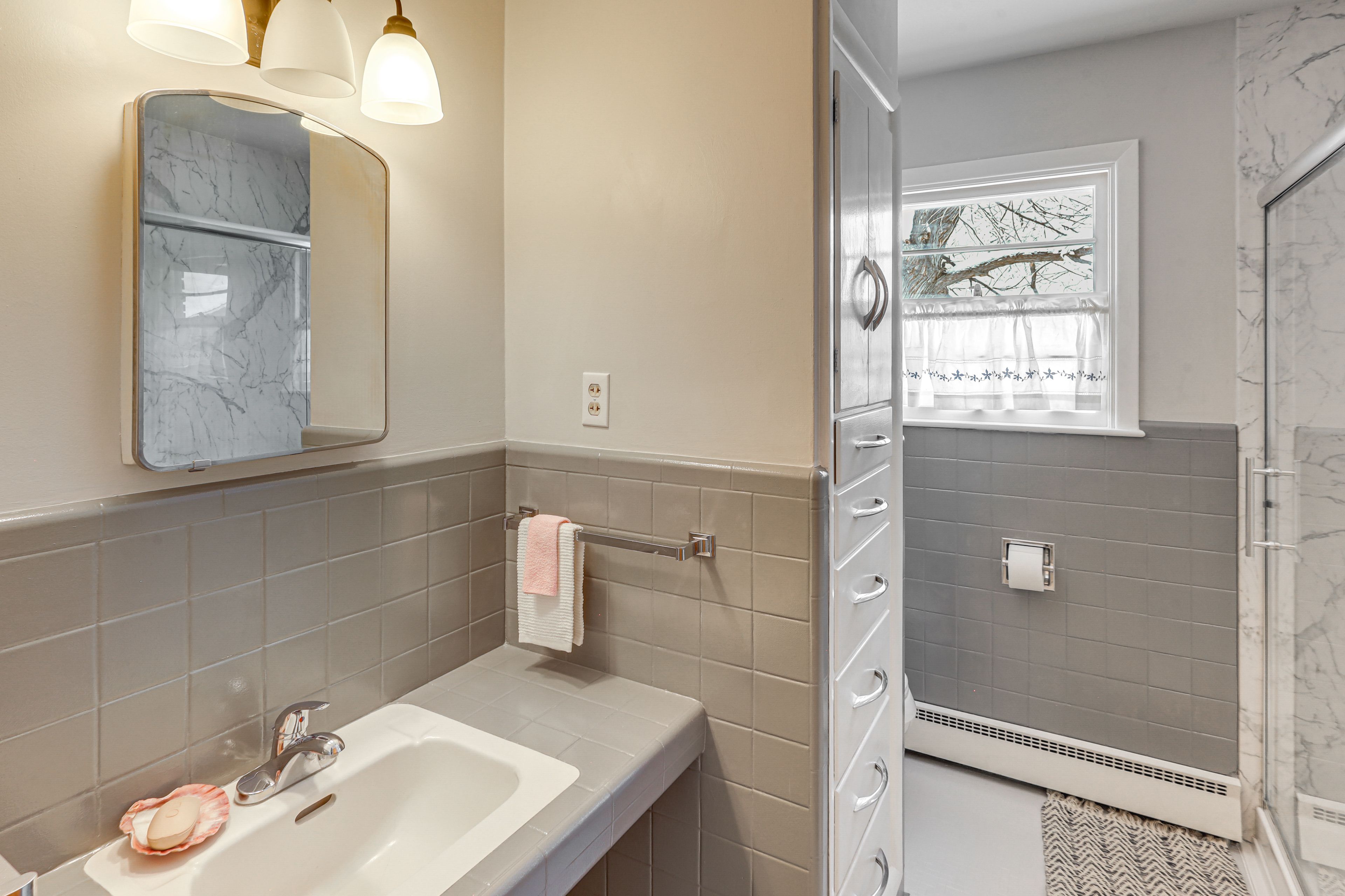 Full Bathroom | Main Floor