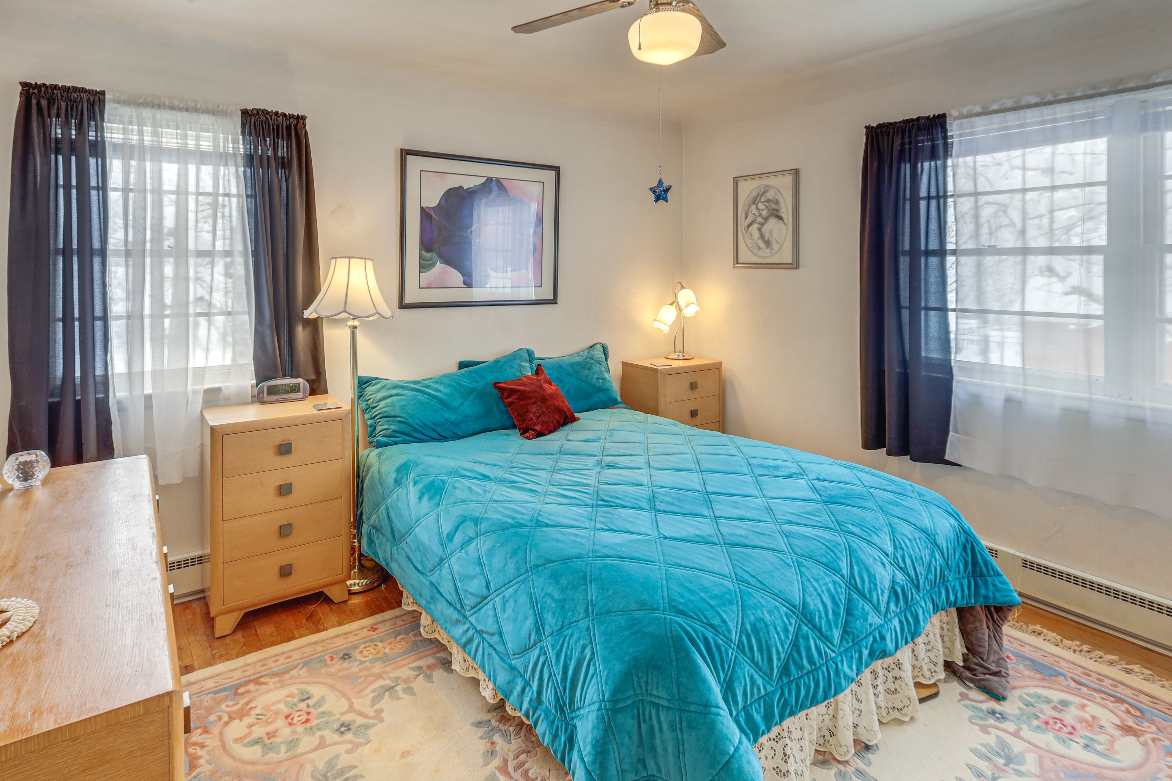 Bedroom 1 | Queen Bed | Main Floor