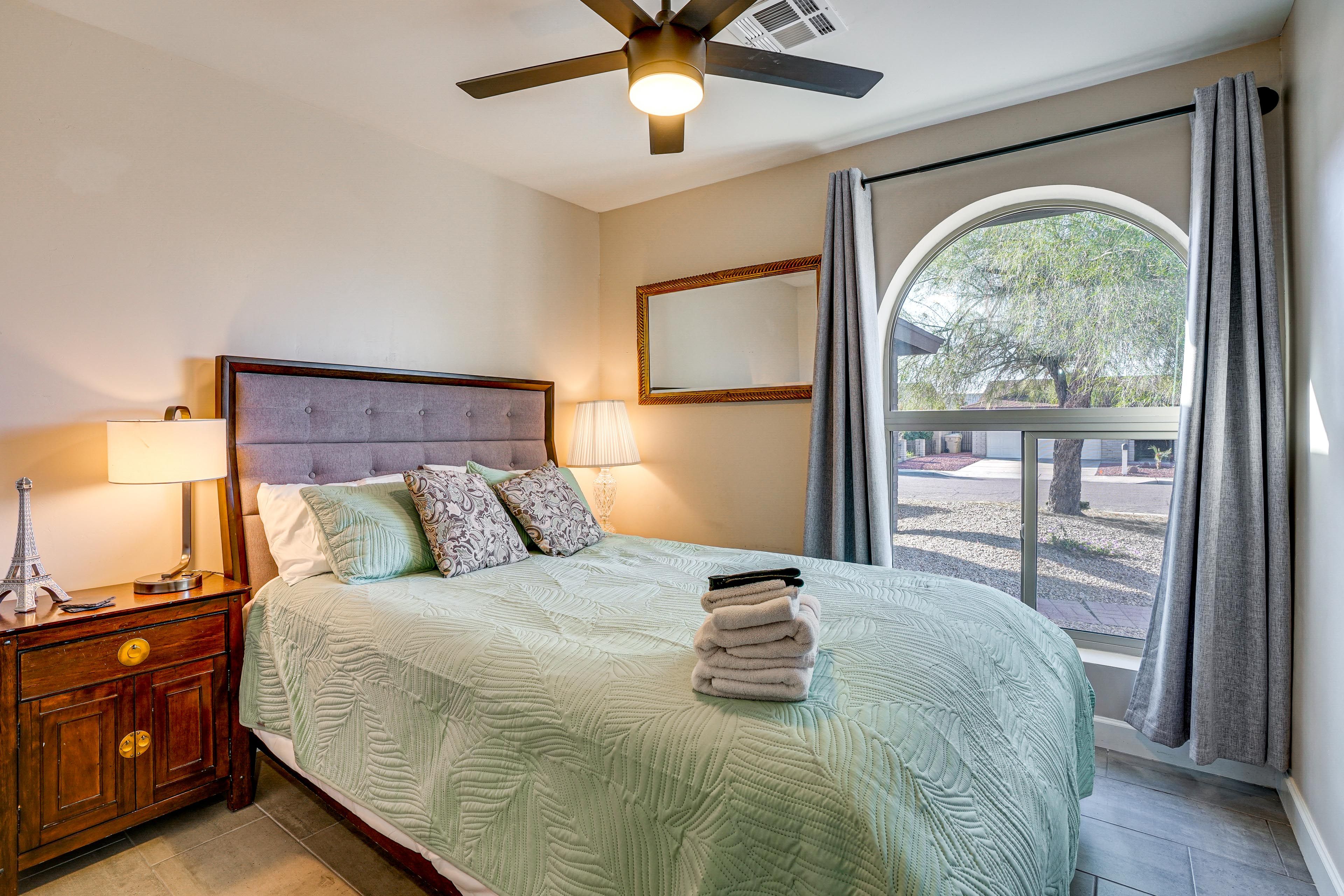 Bedroom 2 | Queen Bed