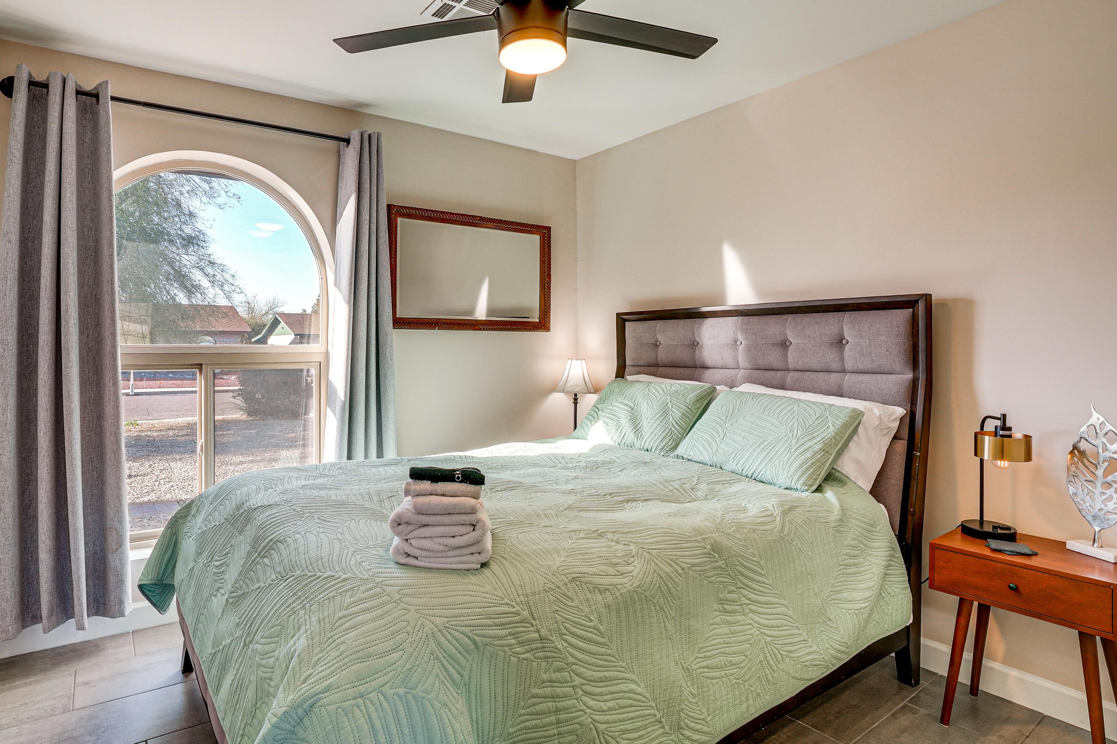 Bedroom 3 | Queen Bed