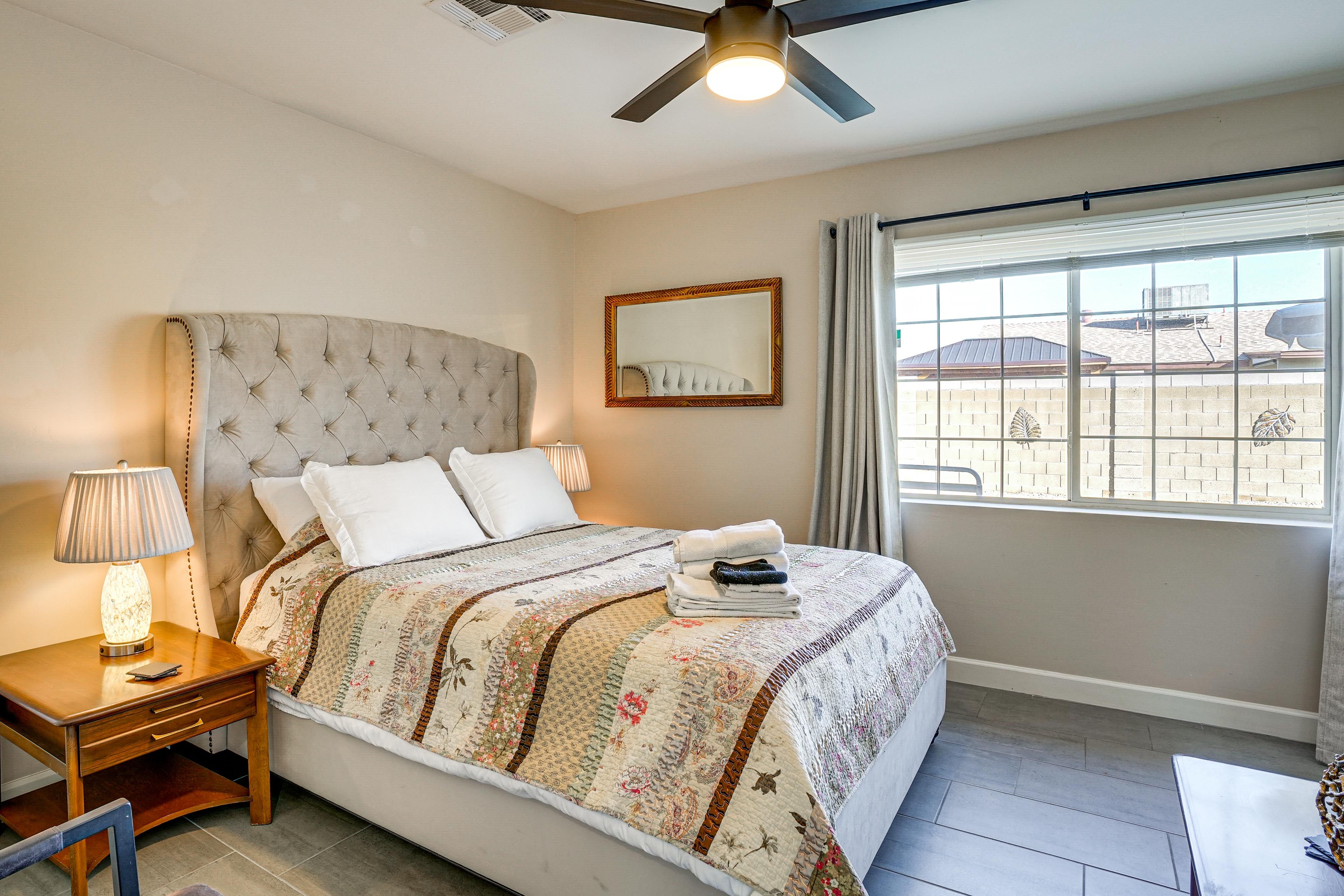 Bedroom 1 | Queen Bed