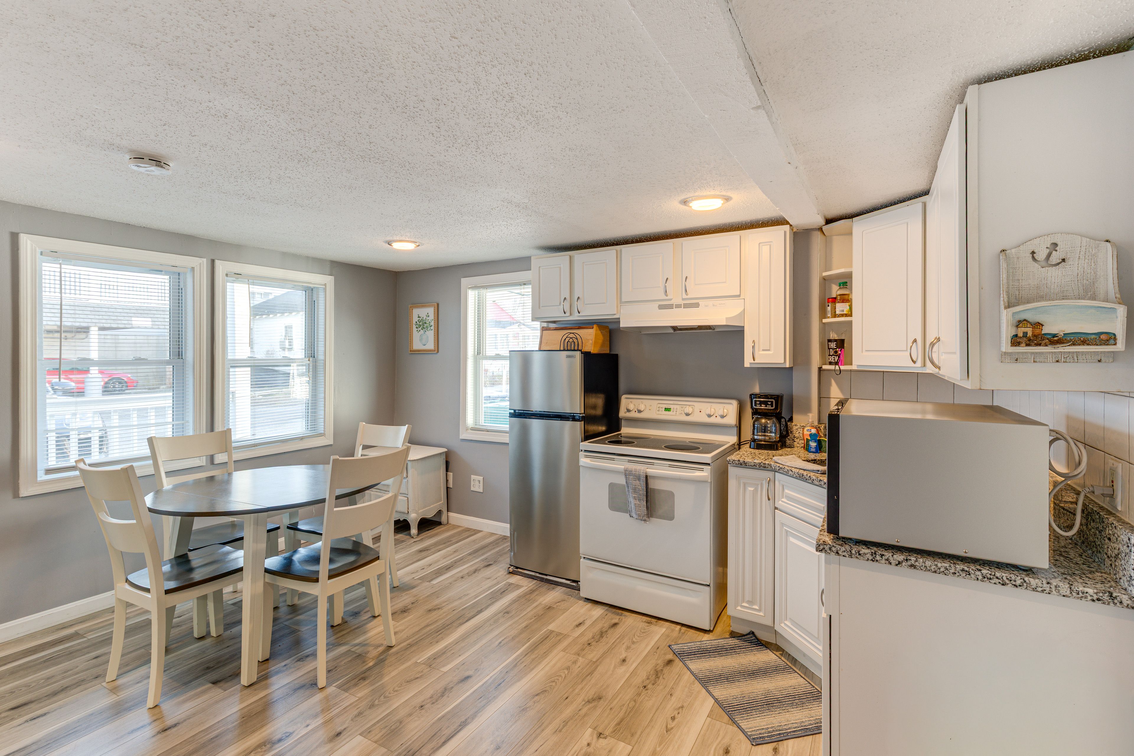 Kitchen & Dining Area | Drip Coffee Maker | Free WiFi