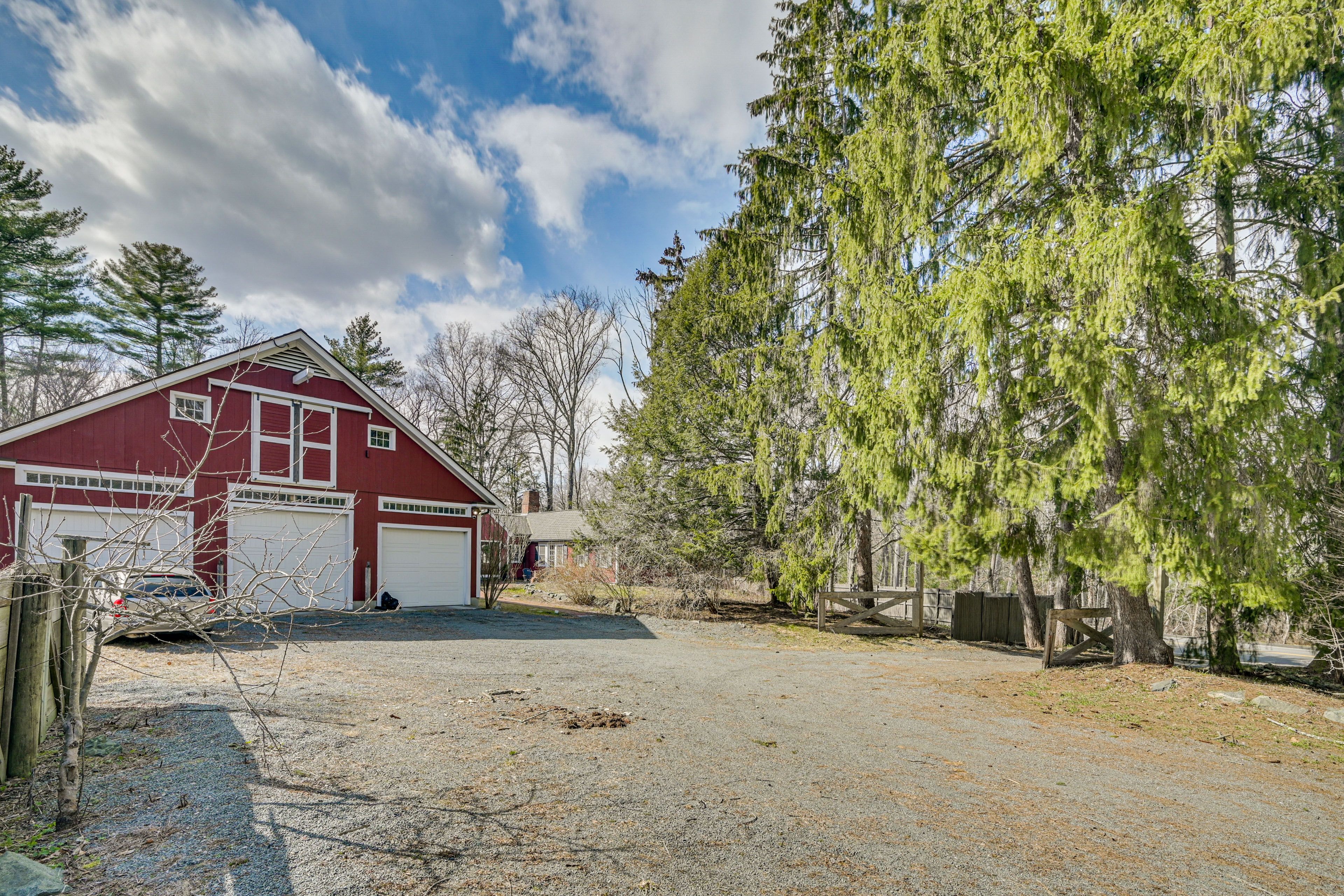 Parking | Gravel Driveway (3 Vehicles)