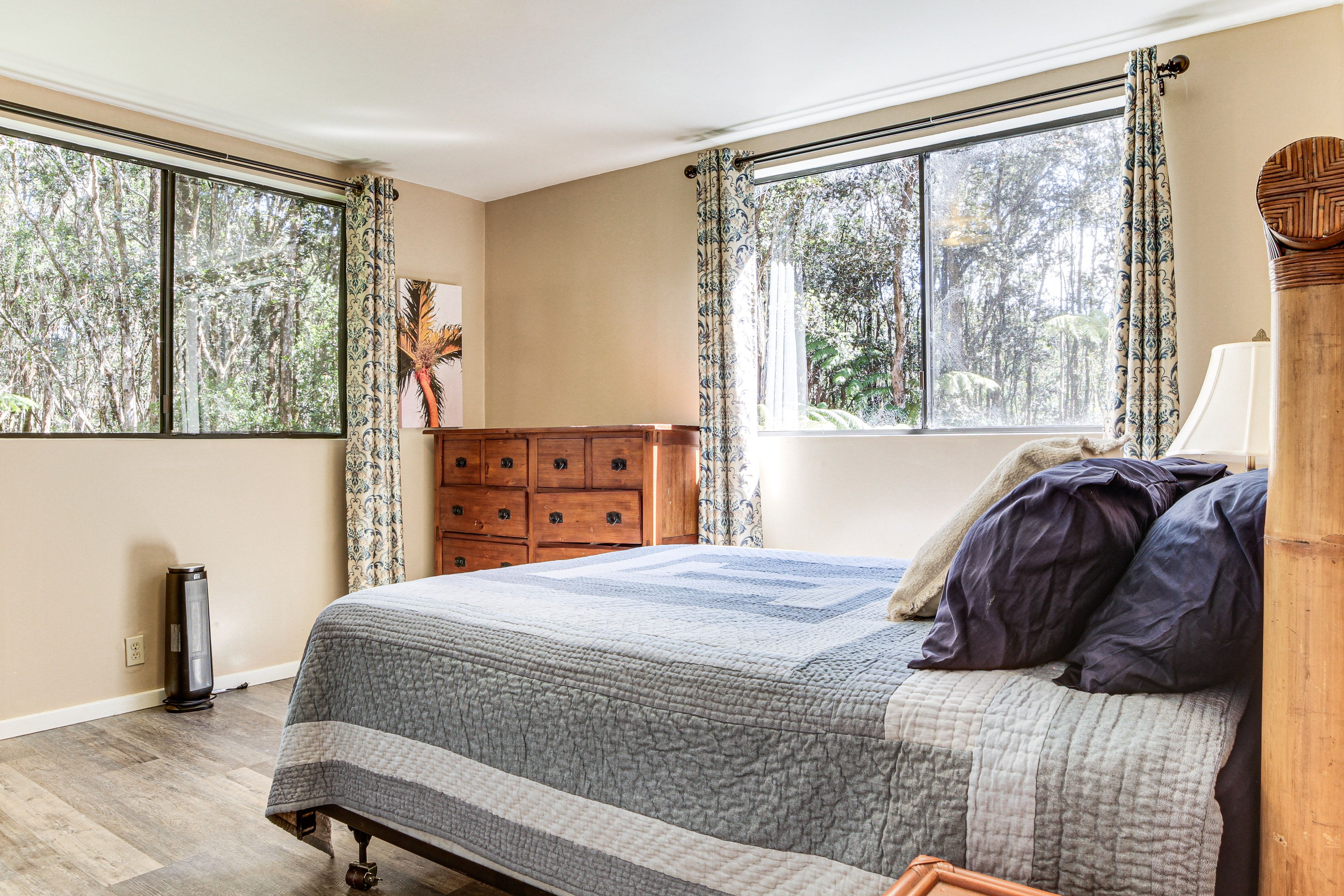 Bedroom 2 | Queen Bed | 1st Floor