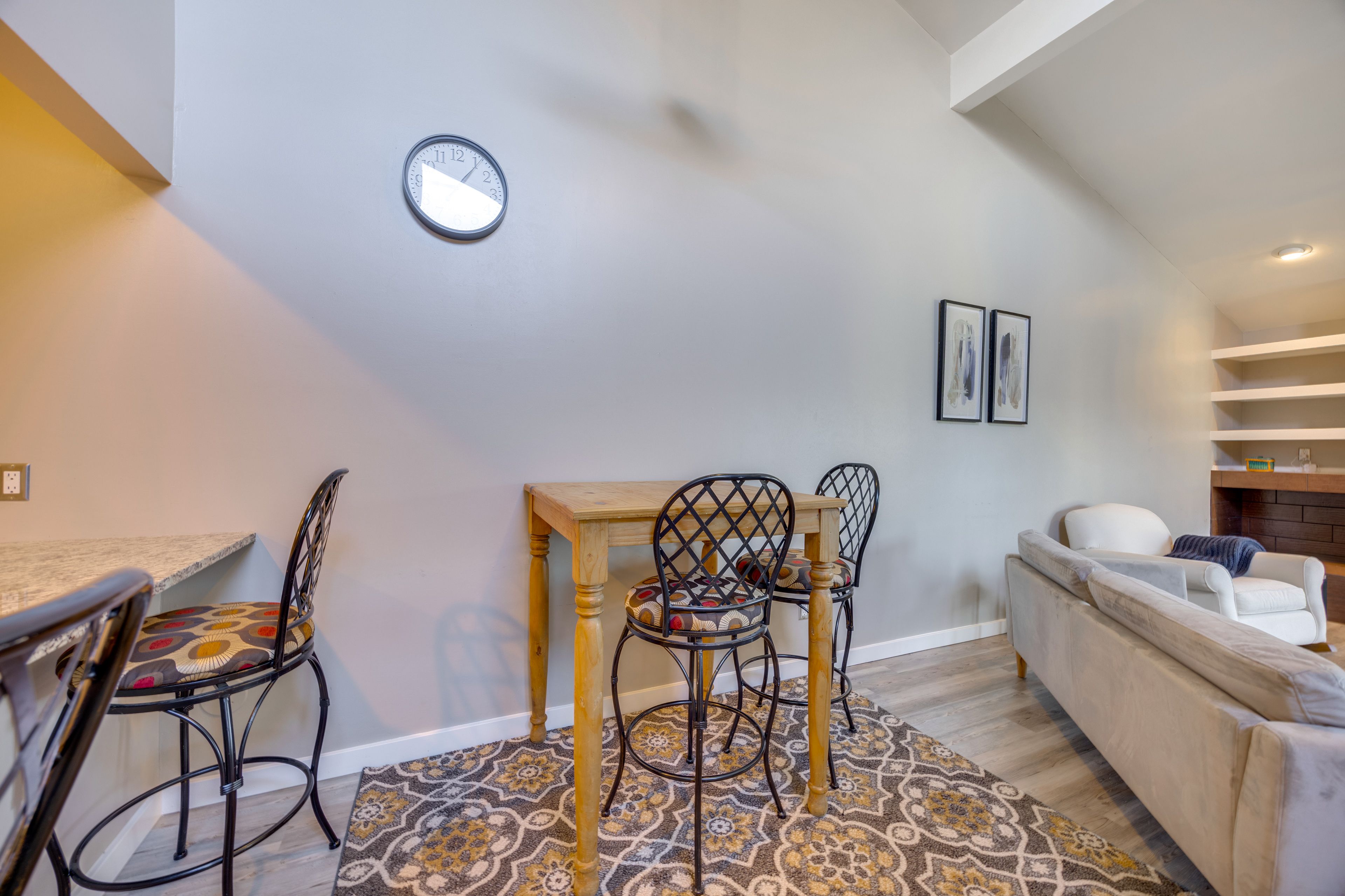 Dining Table | Breakfast Bar | Dishware/Flatware