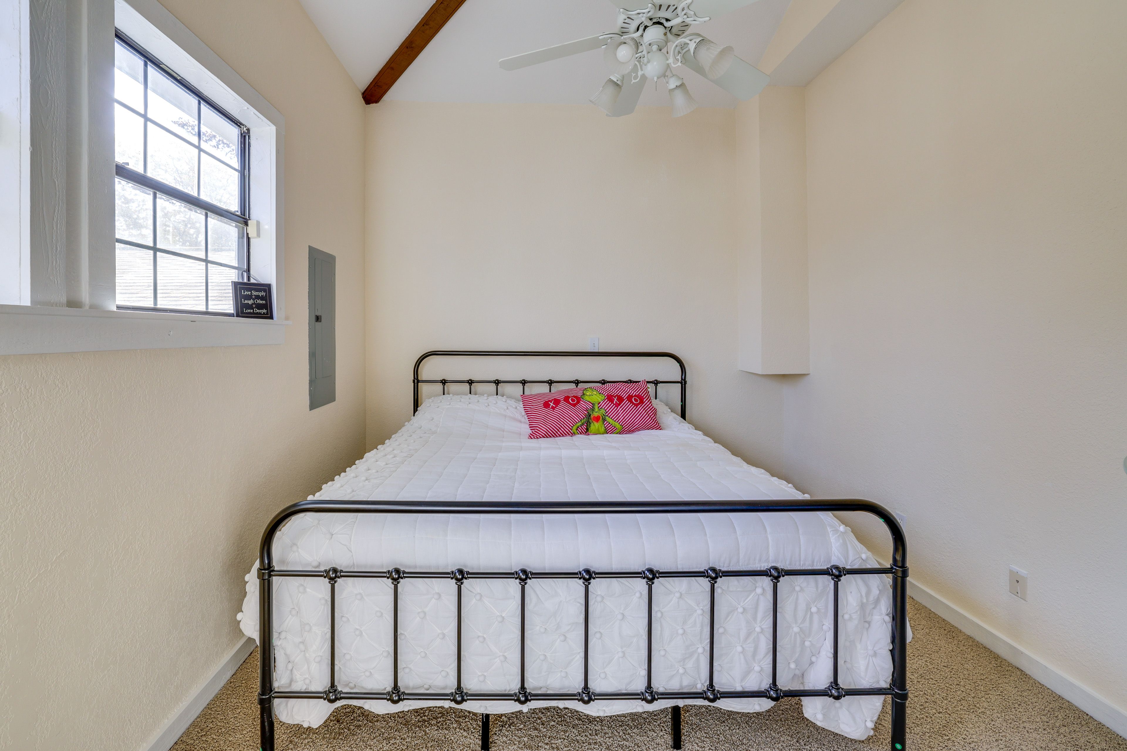 Bedroom 2 | Queen Bed