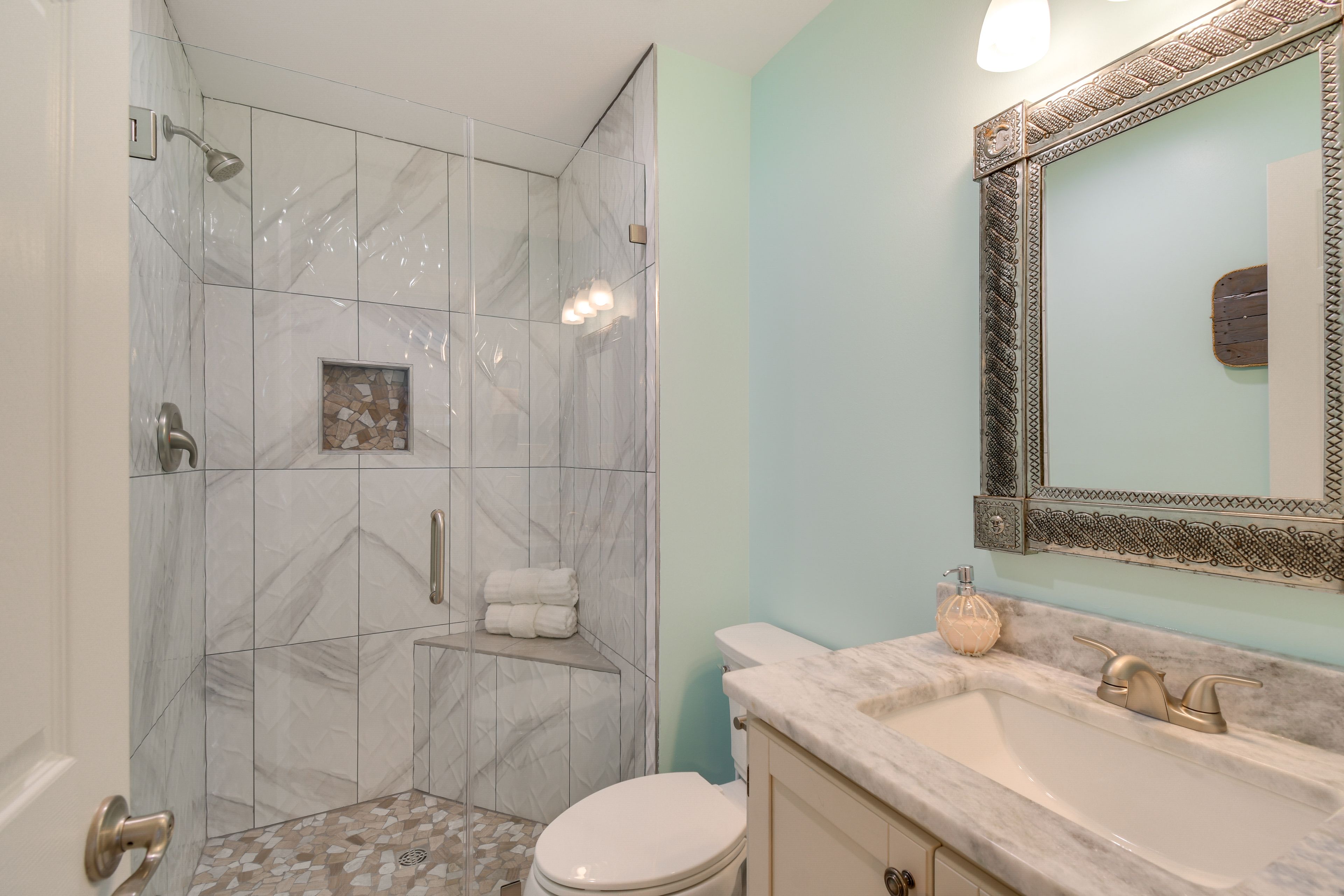 Full Bathroom | 2nd Floor