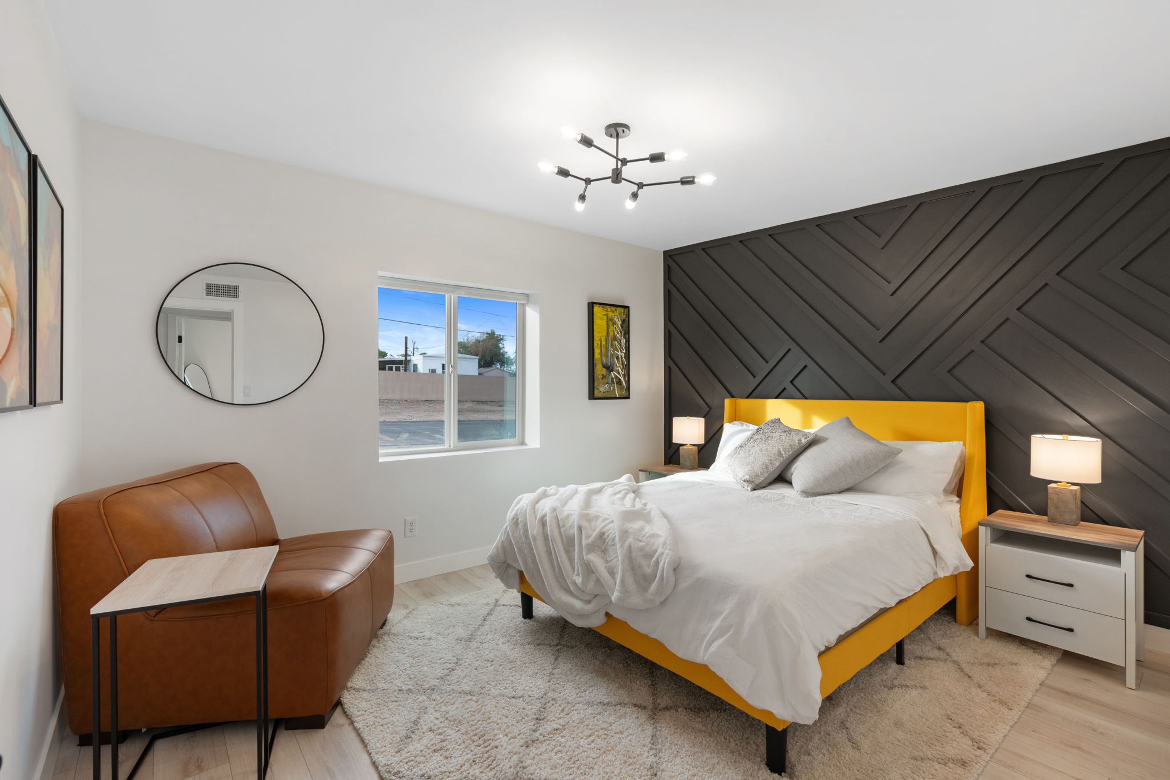 Bedroom 1 | Queen Bed