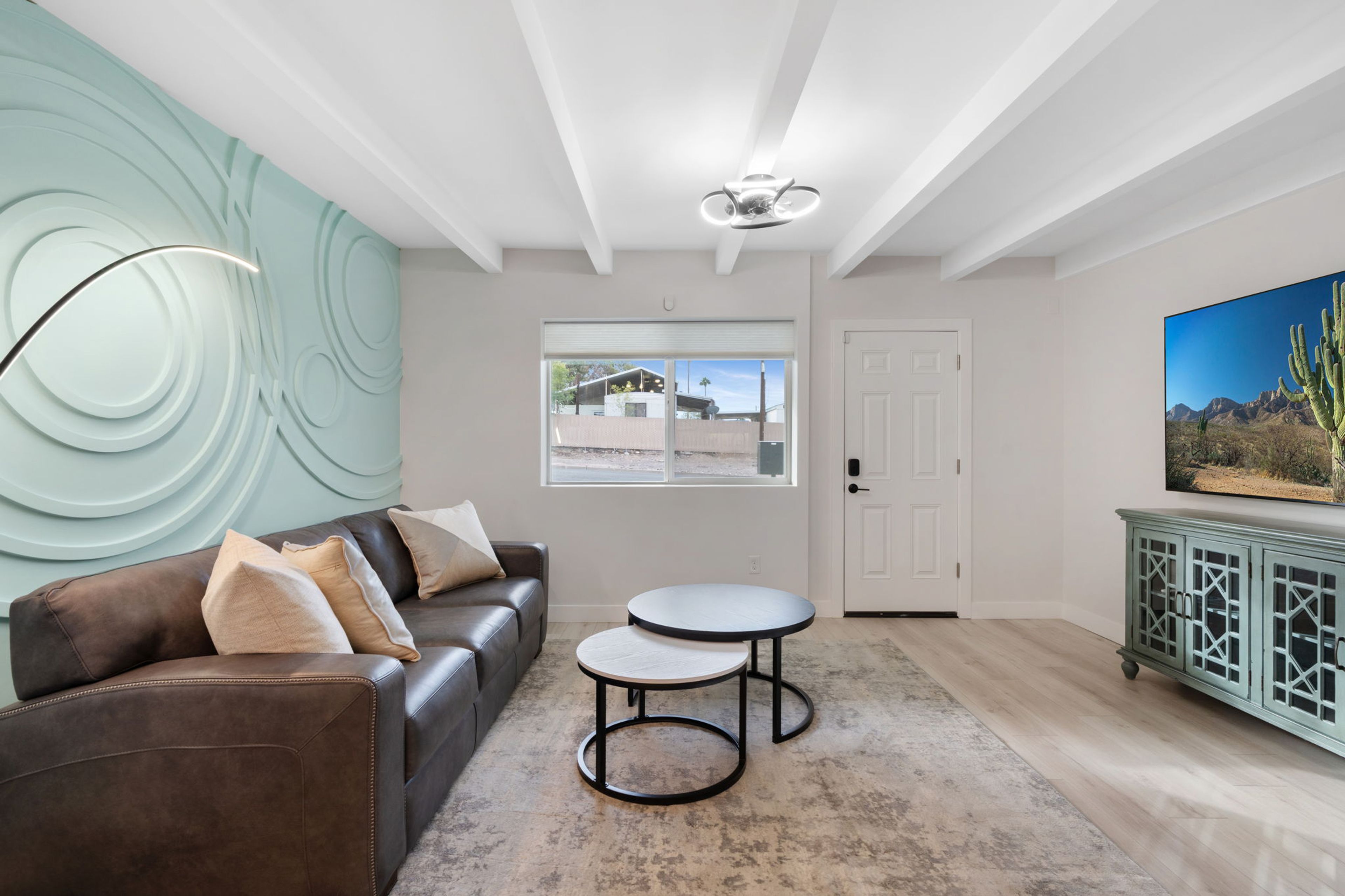 Living Room | Smart TV | Central A/C | Queen Sleeper Sofa | Single-Story Home