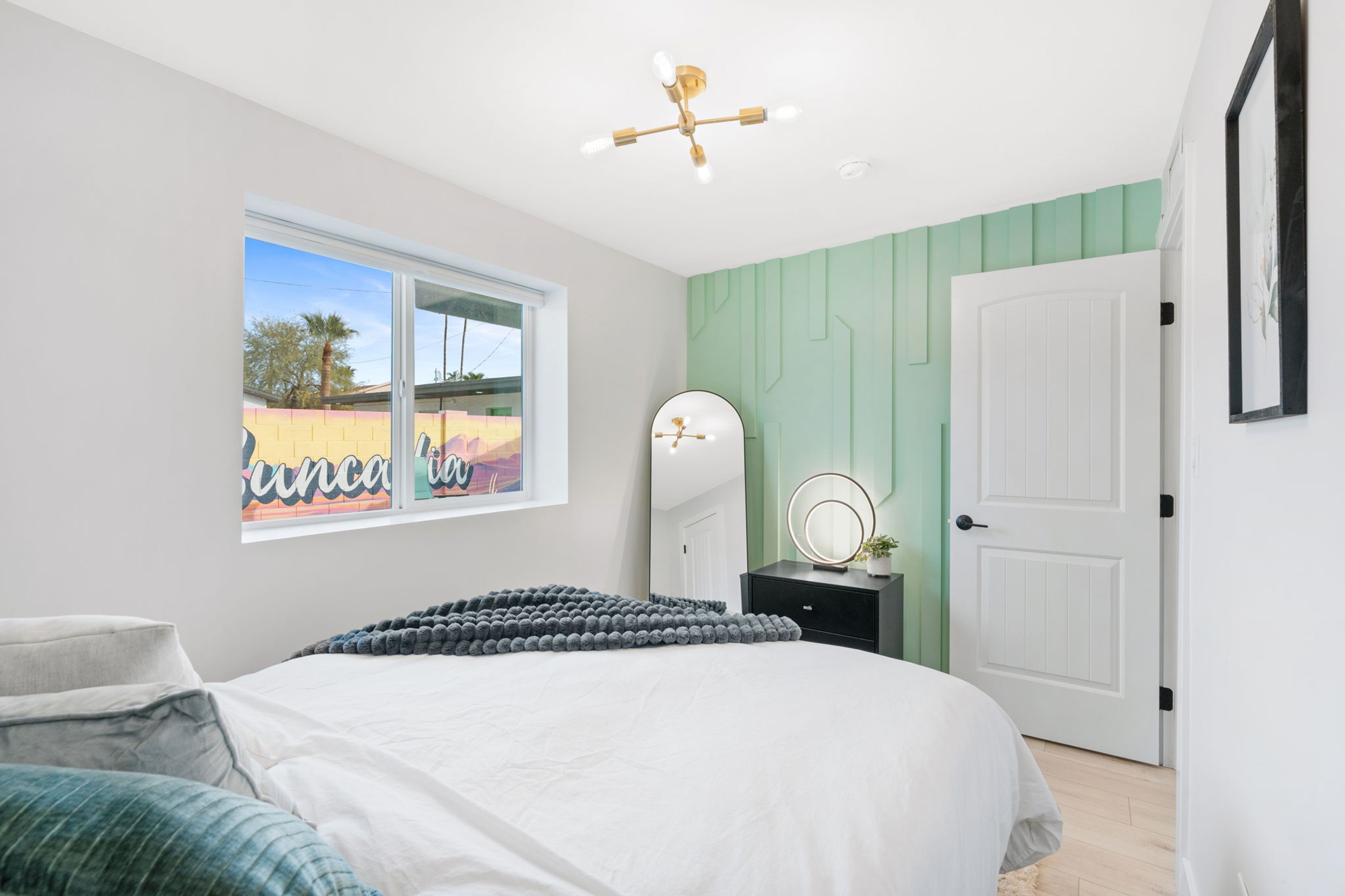 Bedroom 2 | Queen Bed