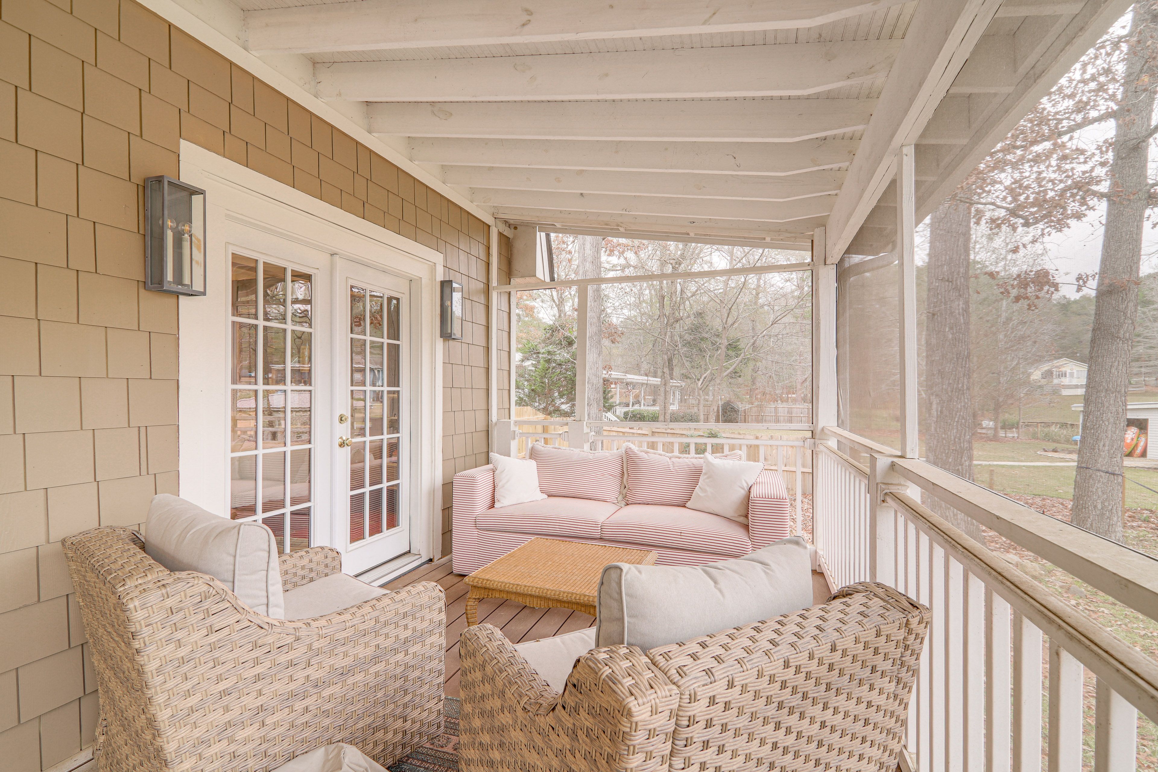 Screened-In Porch | Outdoor Dining Areas | Gas & Charcoal Grills