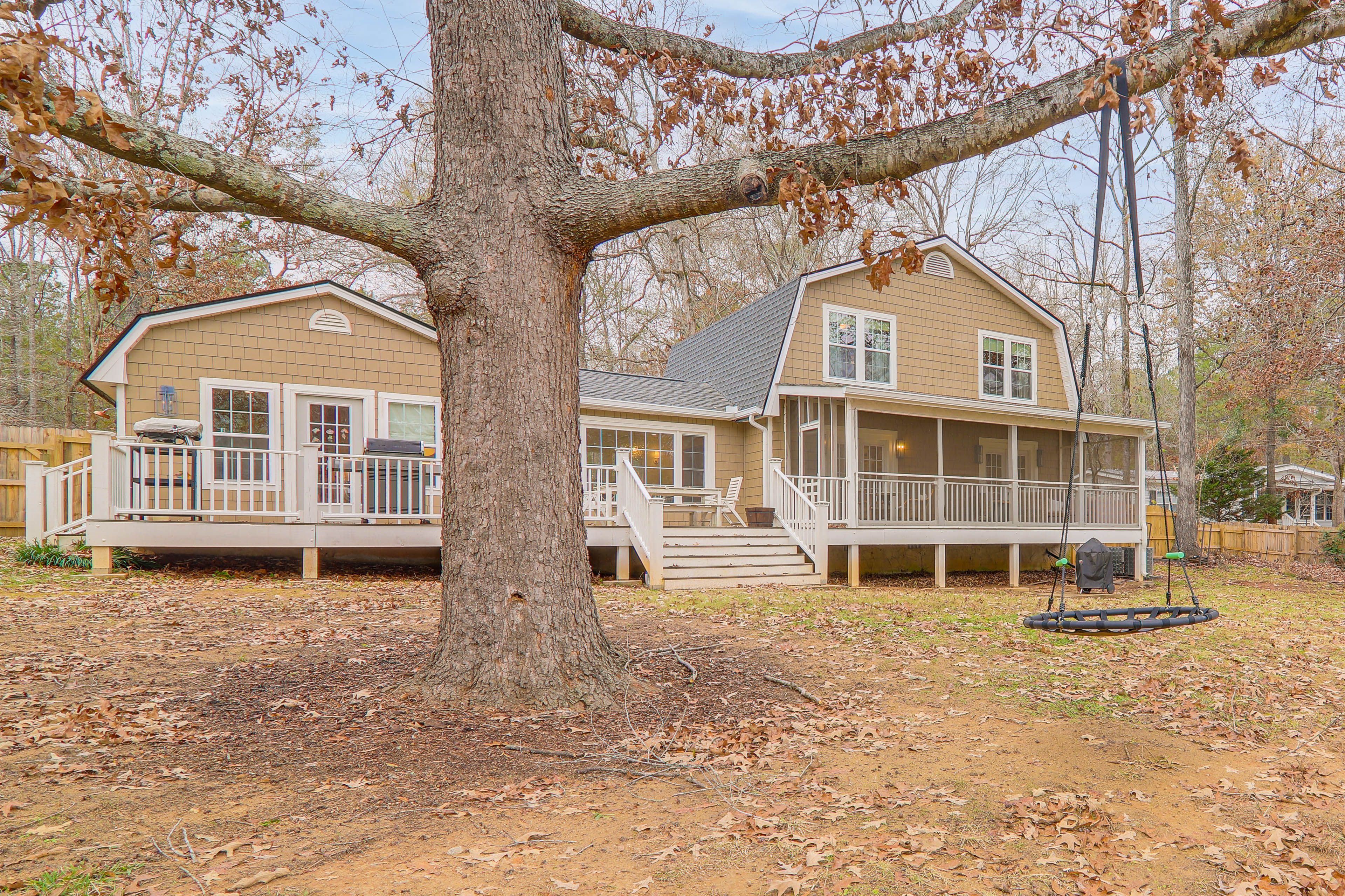 House Exterior | Backyard | Fire Pit | Hammock | Tree Swing