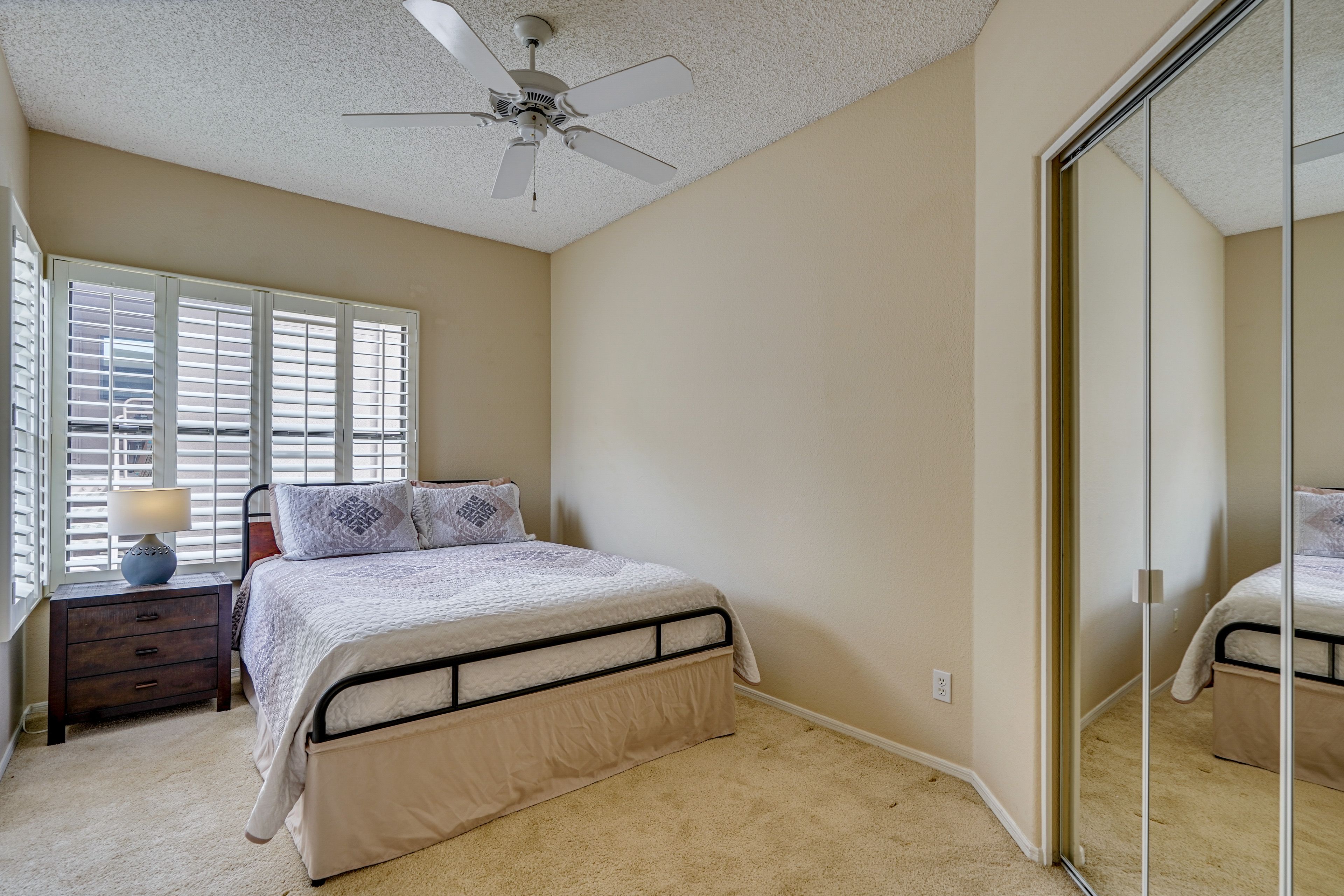 Bedroom 2 | Queen Bed