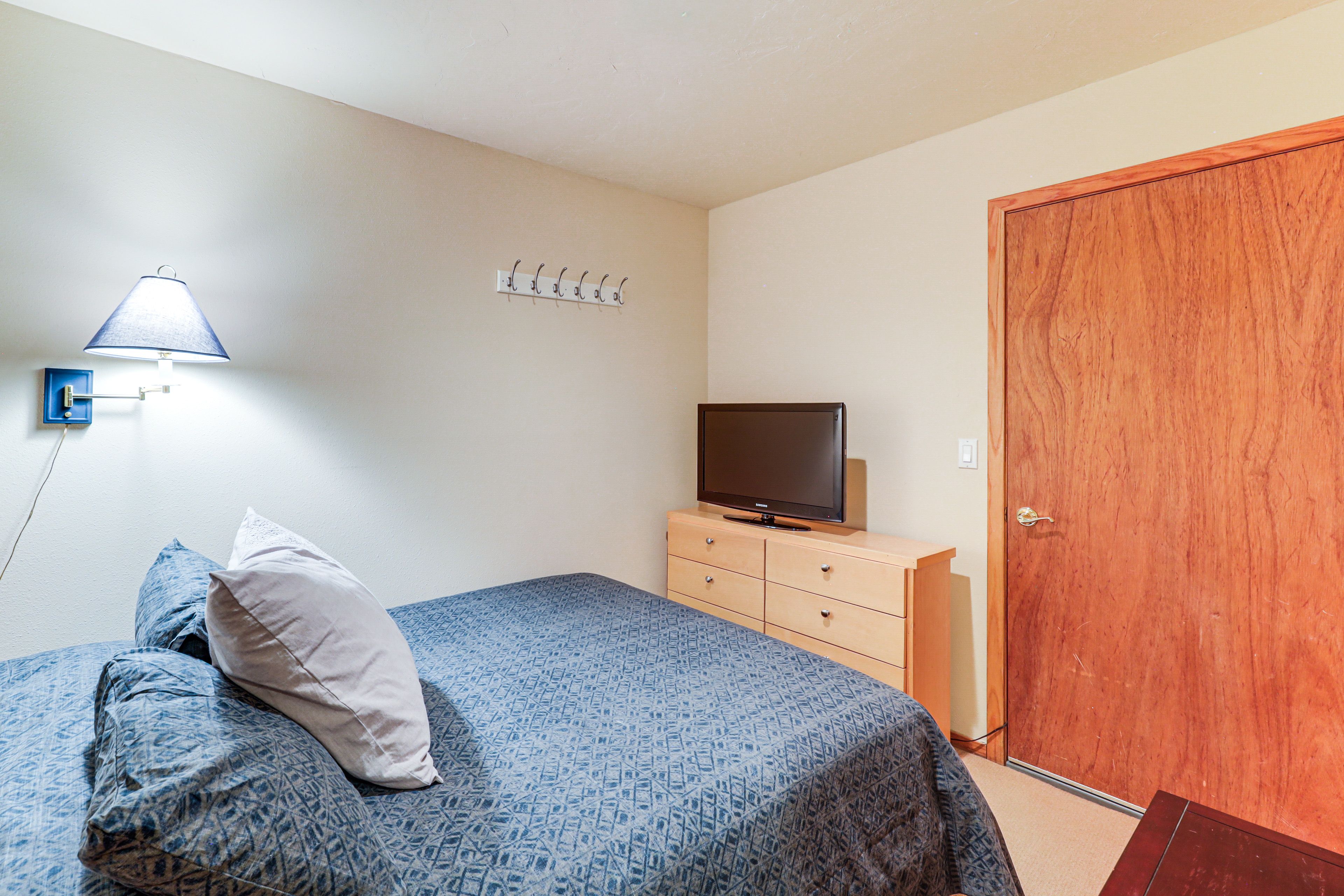 Bedroom 7 | Queen Bed | Lower Level